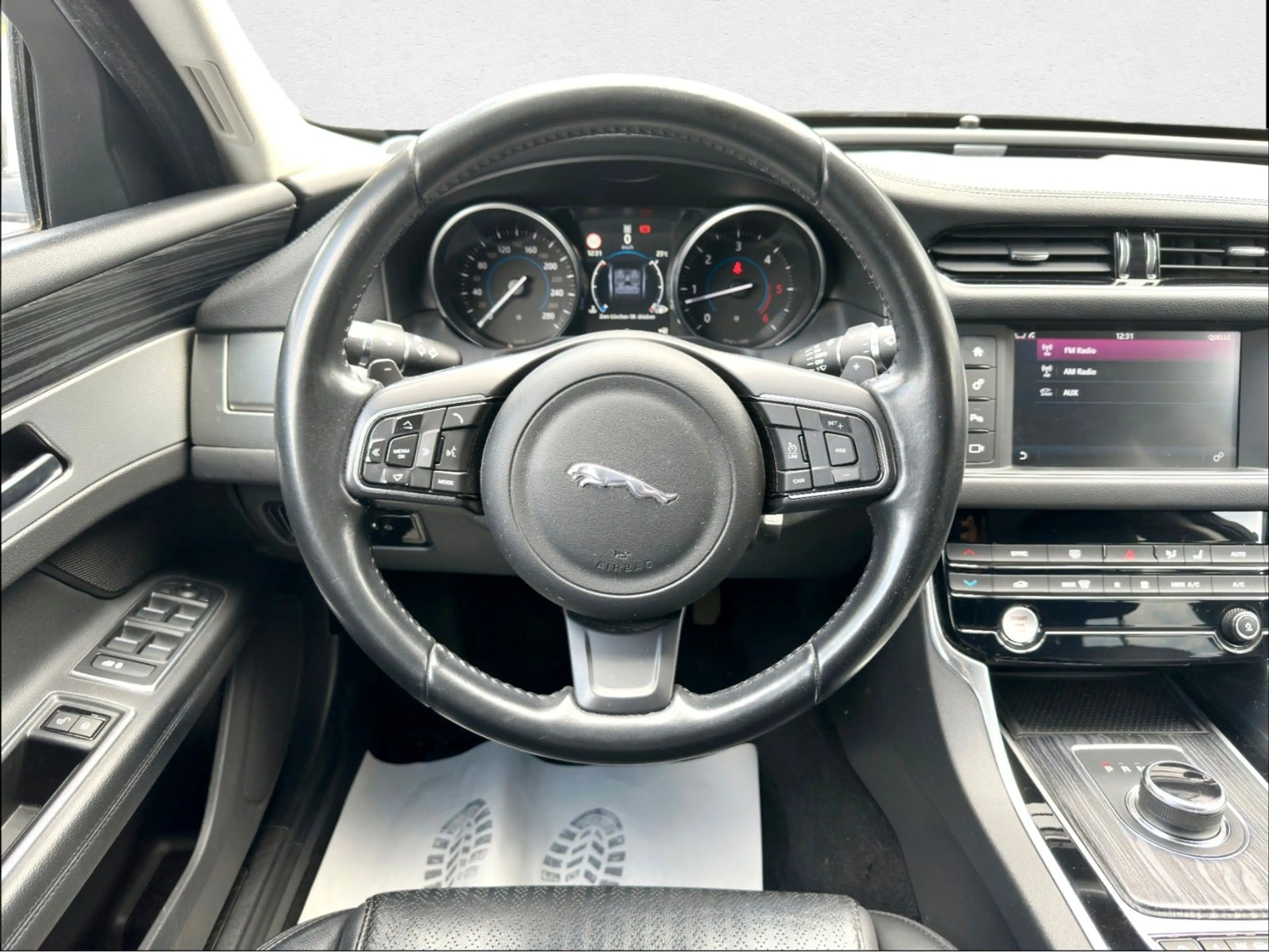 Jaguar XF 30d Prestige Bi-Xenon Rückfahrkamera — photo 15