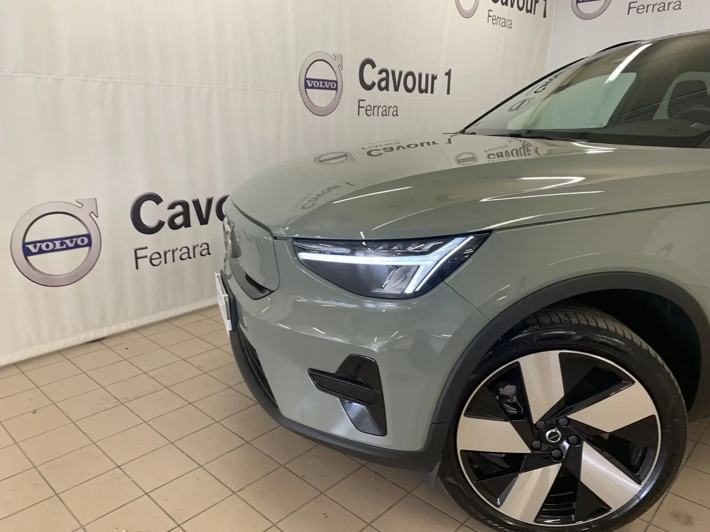 Volvo XC40 Recharge Pure Electric Plus Zielony - 2