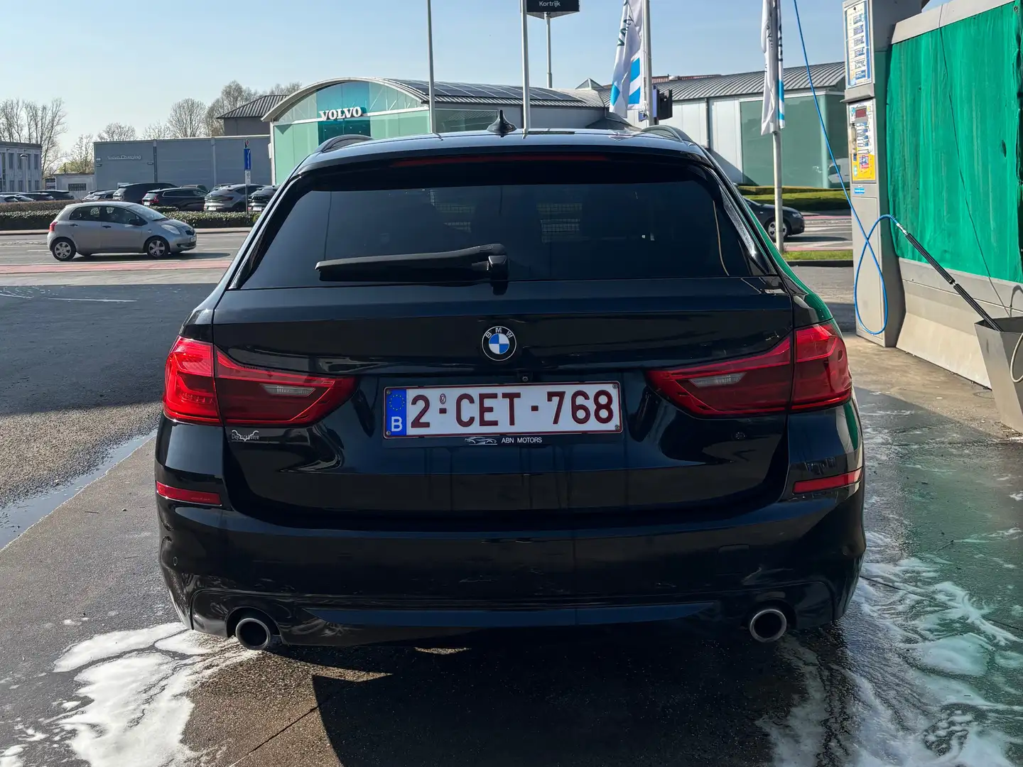 BMW 518 518d+Touring+Aut. Černá - 2