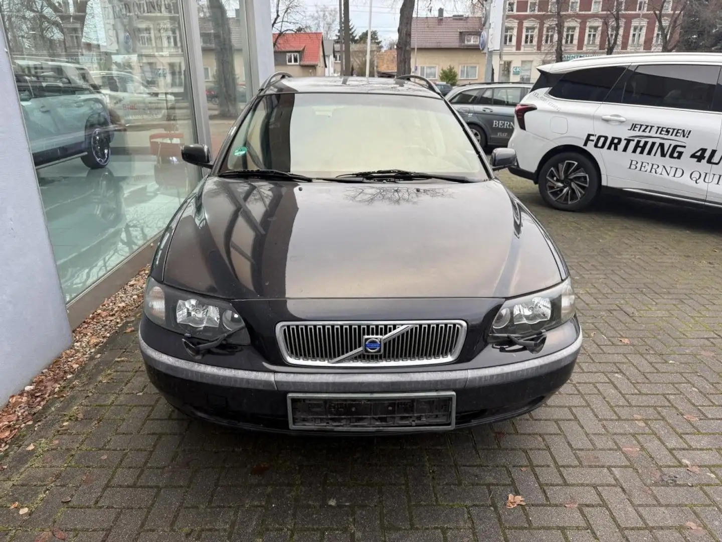 Volvo V70 Kombi 2.4 125KW AUTOM. LEDER XENON LMF TEMP Schwarz - 2