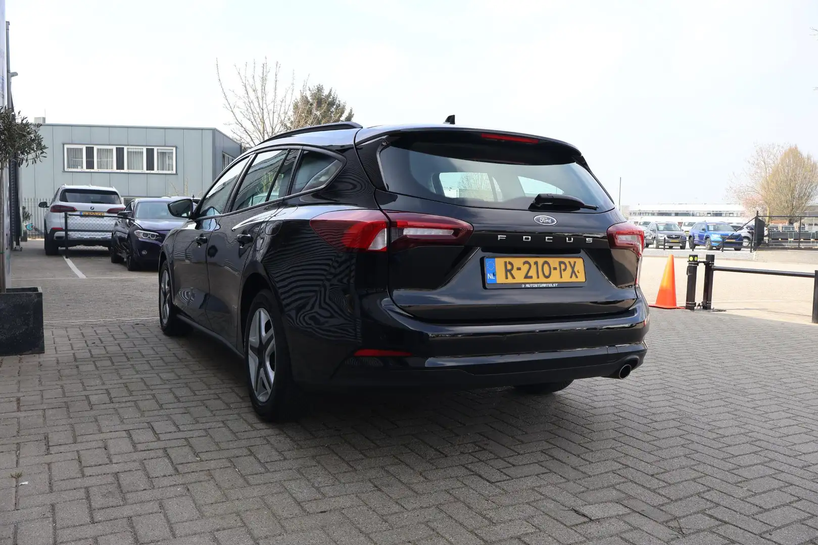 Ford Focus Wagon 1.0 EcoBoost Connected Carplay | Ad Cruise | Zwart - 2