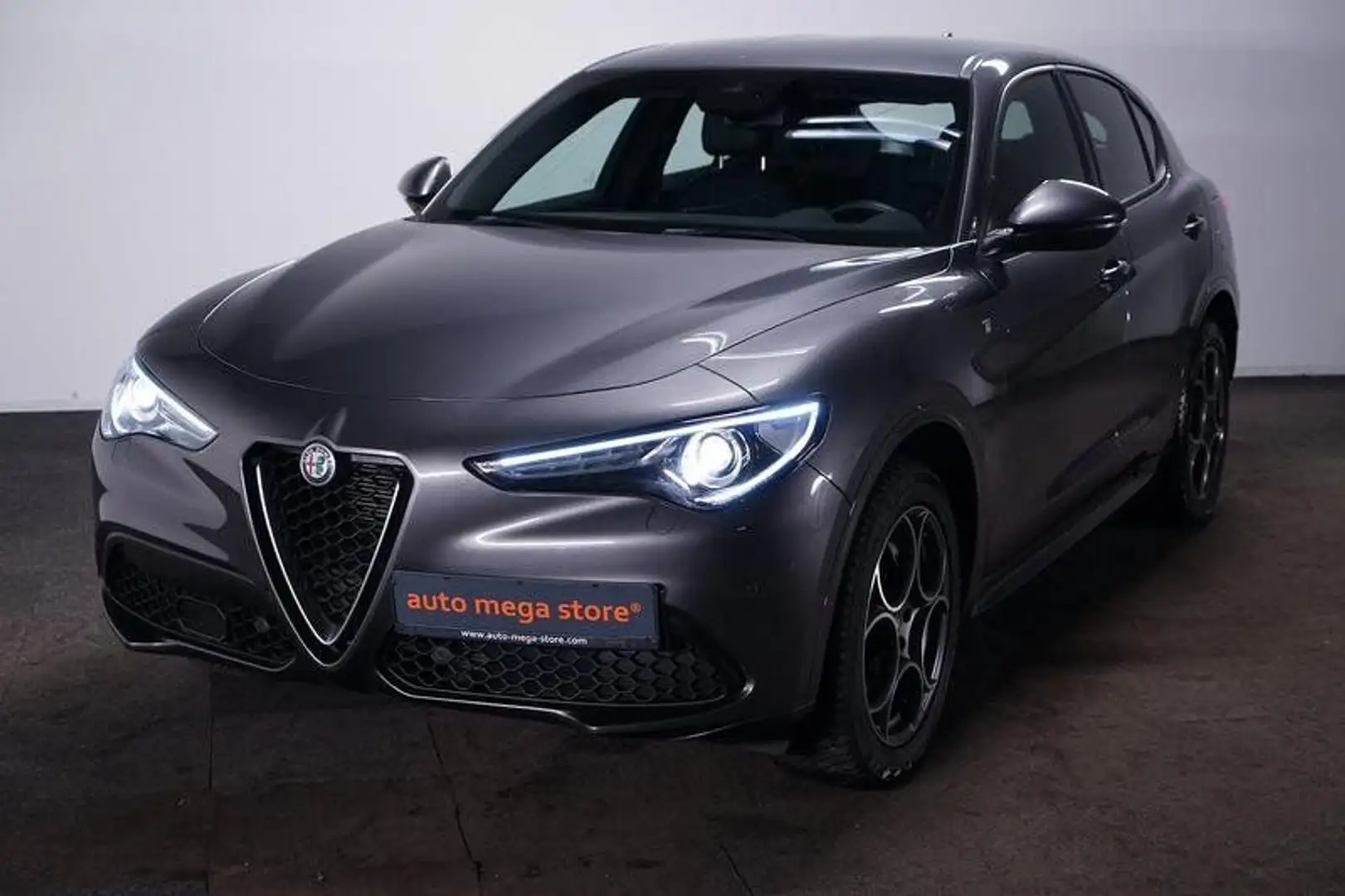 Alfa Romeo Stelvio 2.0 Turbo 16V Ti Q4 Kamera/ACC/AUT/KeyLe Grau - 1