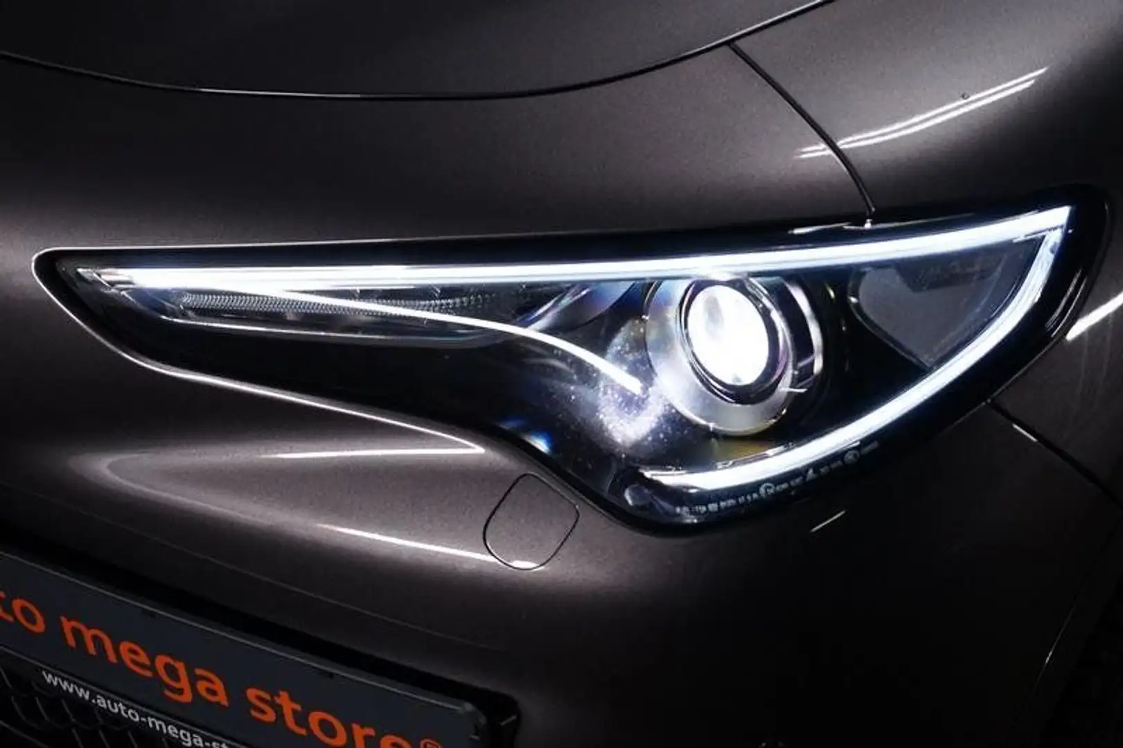 Alfa Romeo Stelvio 2.0 Turbo 16V Ti Q4 Kamera/ACC/AUT/KeyLe Grau - 2