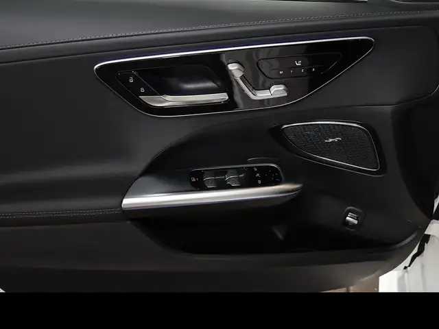 Mercedes-Benz C-Class view 12