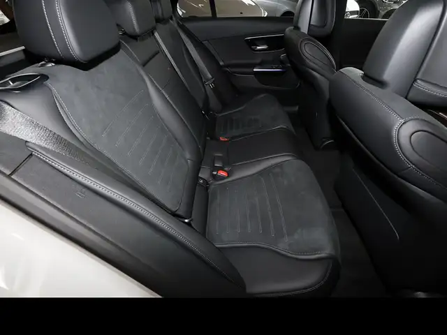 Mercedes-Benz C-Class view 6