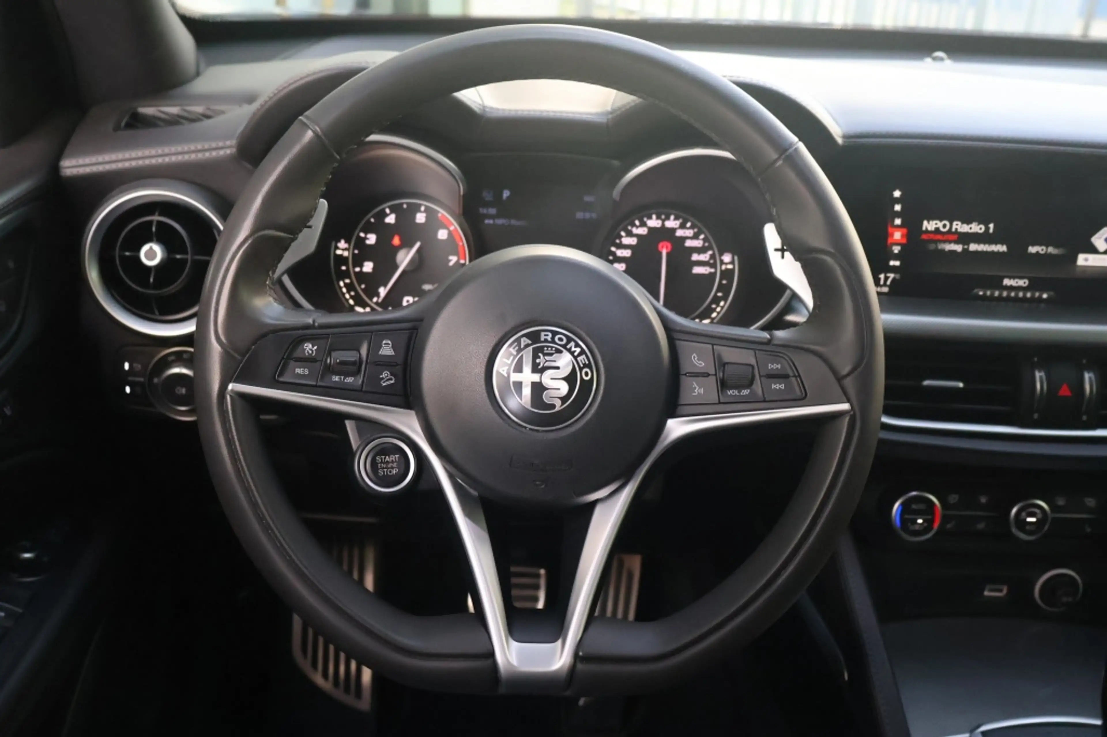 Alfa Romeo Stelvio 2.0 280pk AT AWD B-Tech — photo 16