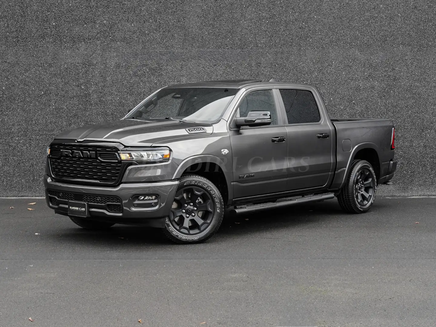 Dodge RAM 2026 RAM 1500 Night !5.7L V8 HEMI! € 63000 Gris - 1
