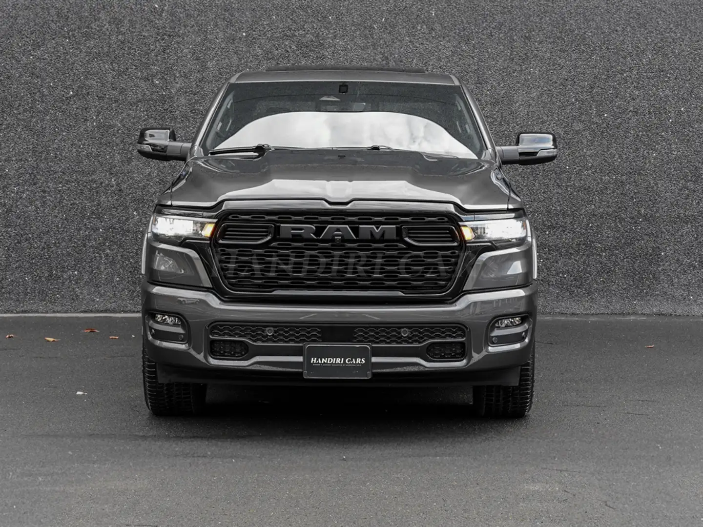 Dodge RAM 2026 RAM 1500 Night !5.7L V8 HEMI! € 63000 Gris - 2