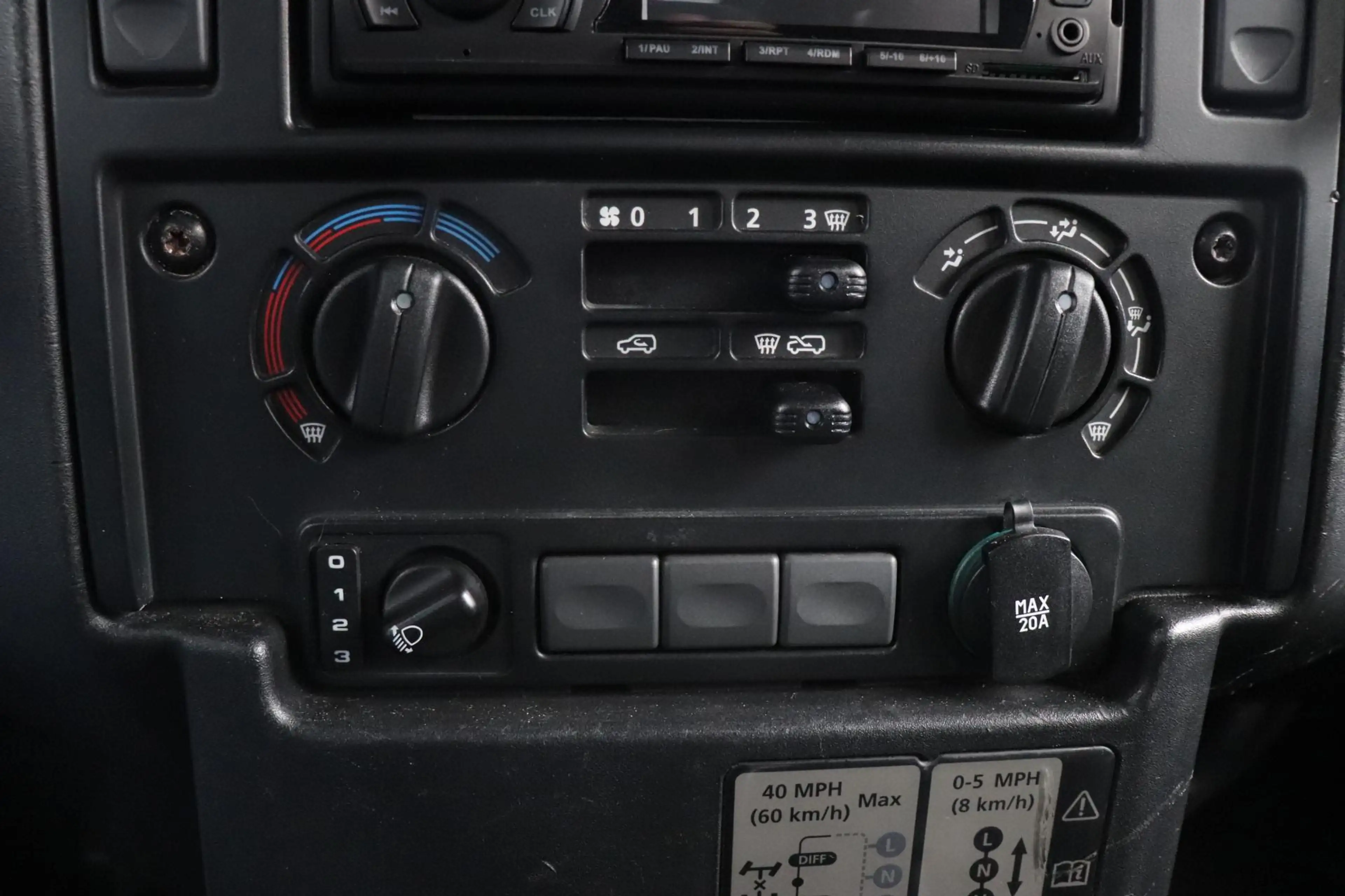Land Rover Defender 2.2 D SW 90 | 4 PERSOONS |AIRCO | MARGE — photo 32