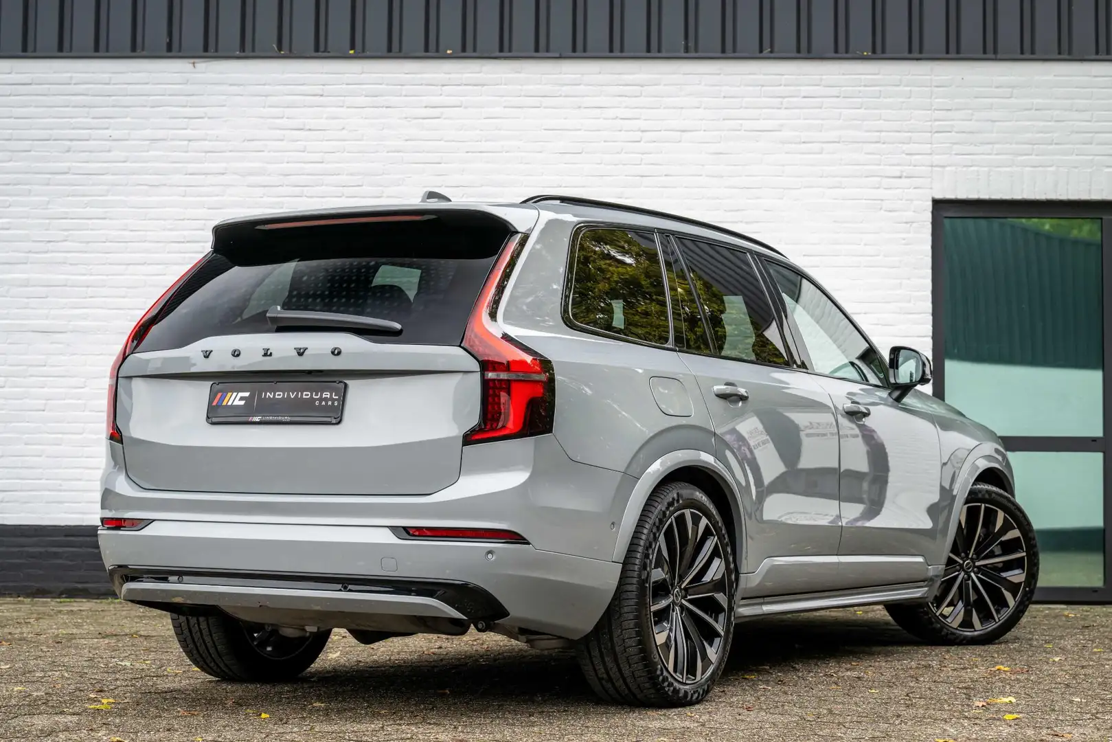 Volvo XC90 2.0 T8 AWD Plus Dark Luchtvering Stoelventilatie Gris - 2