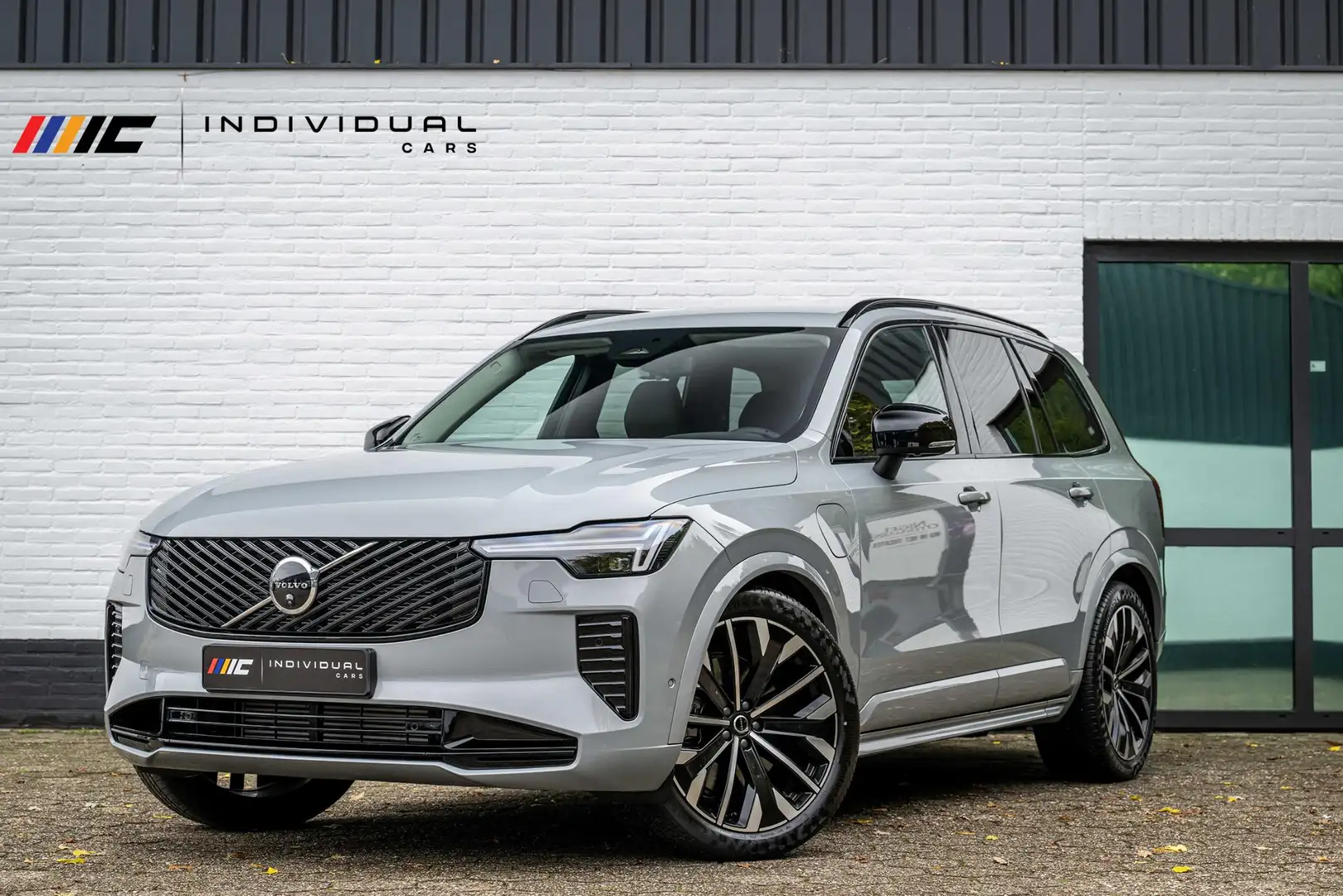 Volvo XC90 2.0 T8 AWD Plus Dark Luchtvering Stoelventilatie Gris - 1