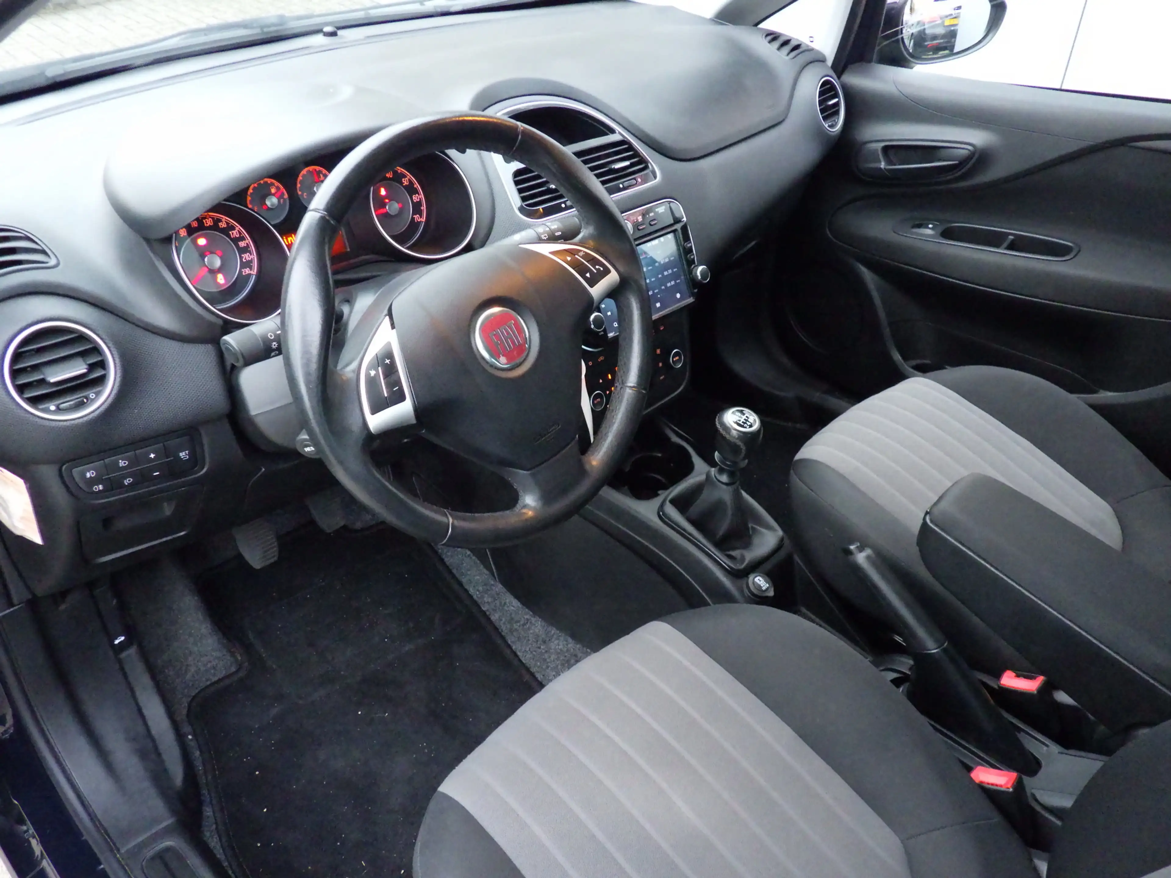 Fiat Punto Evo 0.9 TwinAir Sempre, Cruise, Carplay, NL/NAP! — photo 6