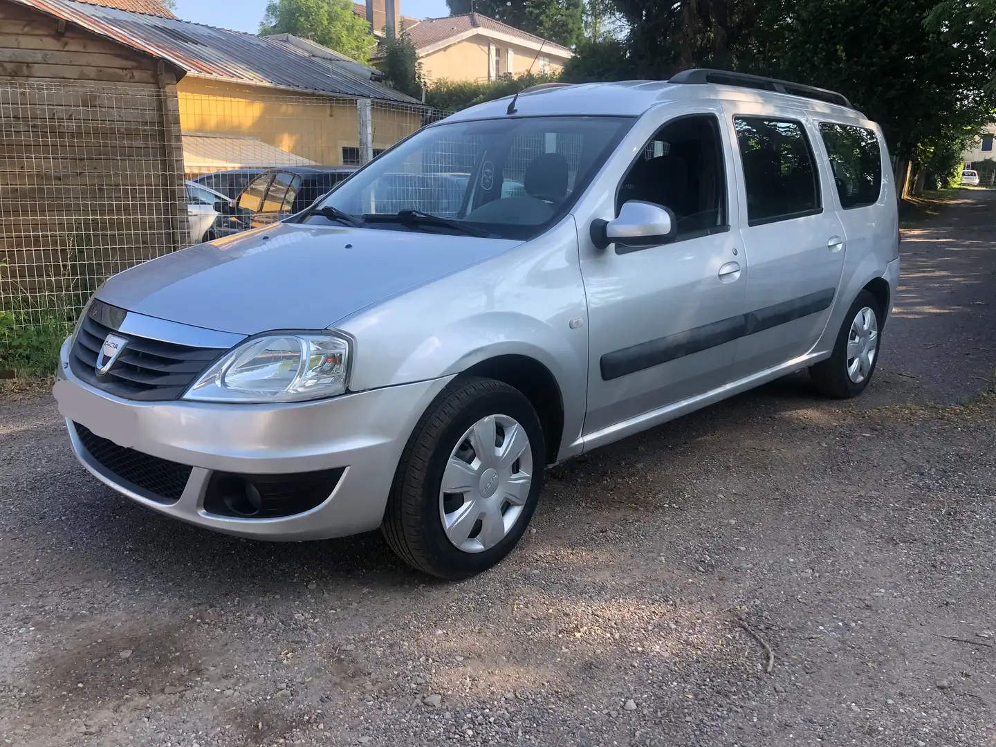 Dacia Logan Logan MCV dCi 70 eco2 7 places Lauréate Gris - 1