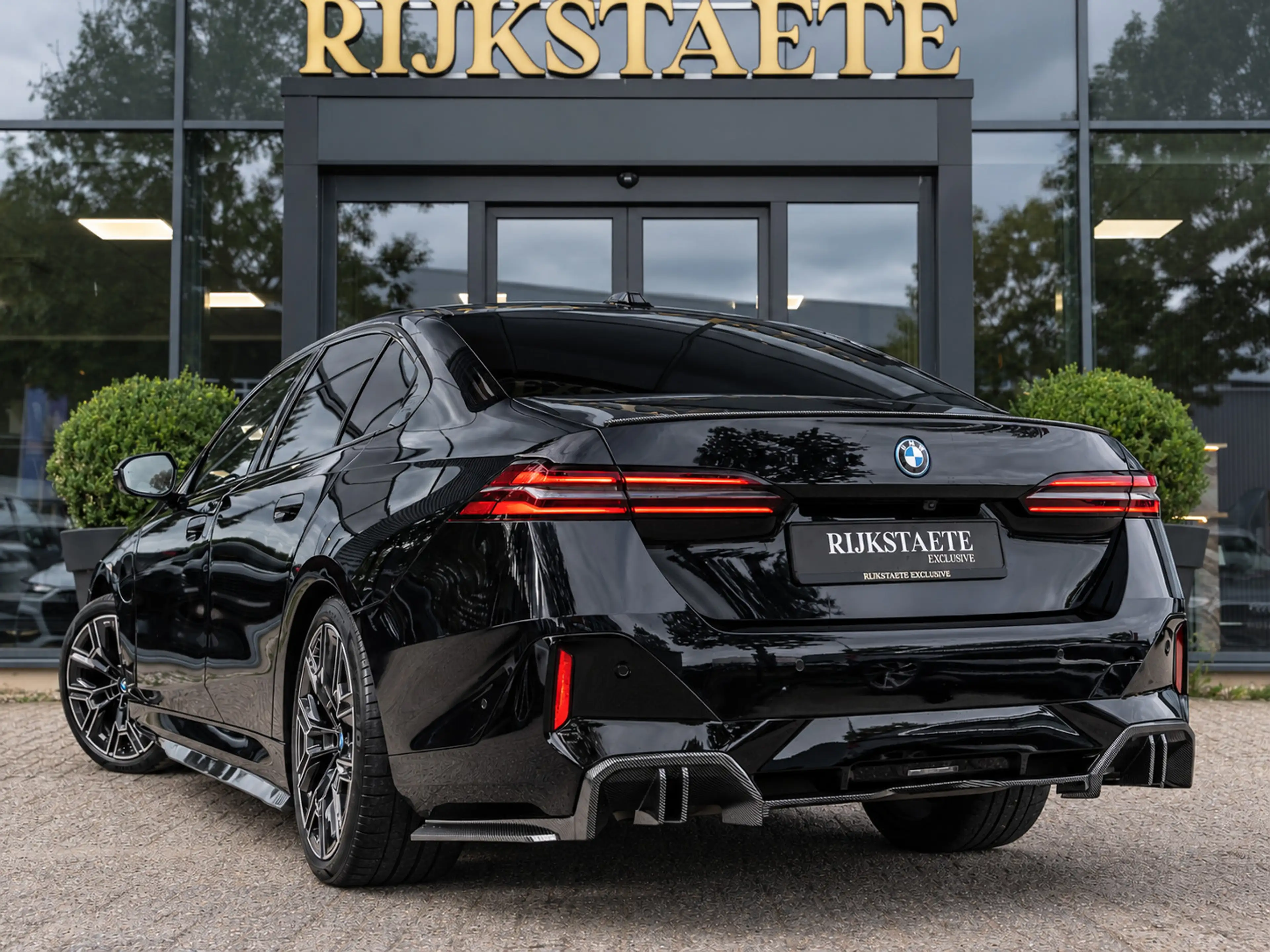 BMW 550 5-serie 550e XDrive|PANO|360°|B&W|HEAD-UP|CARBON|I — photo 9