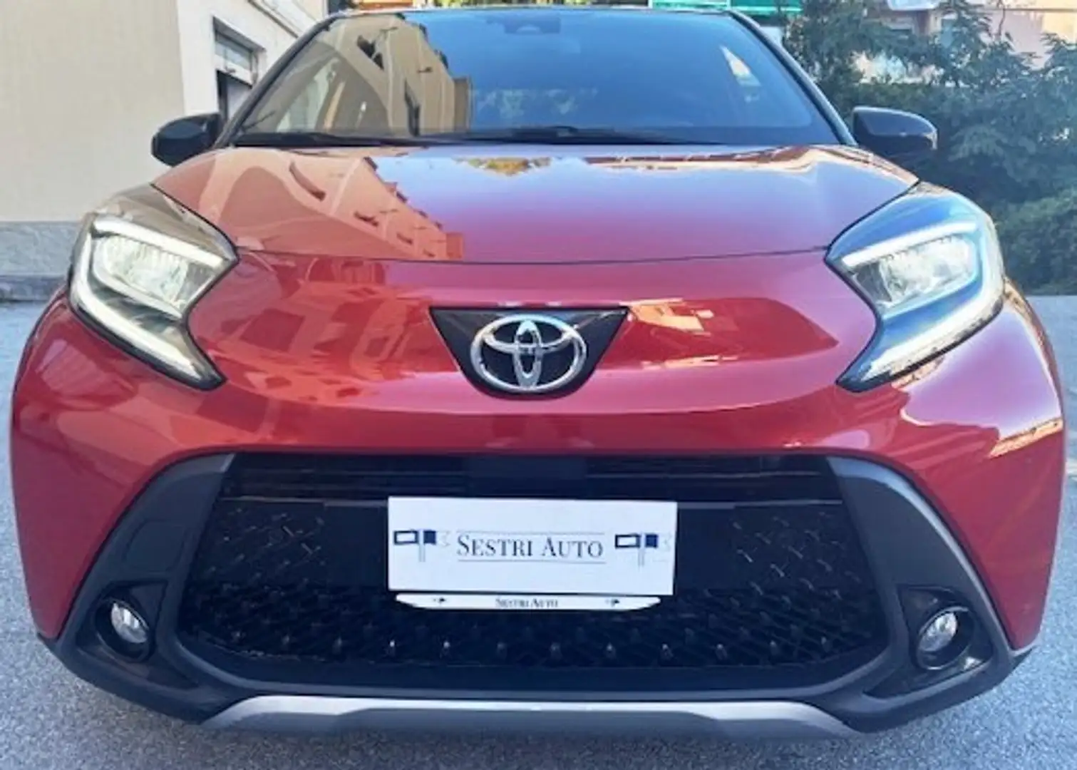 Toyota Aygo X 1.0 VVT-i 72CV Lounge Rosso - 2