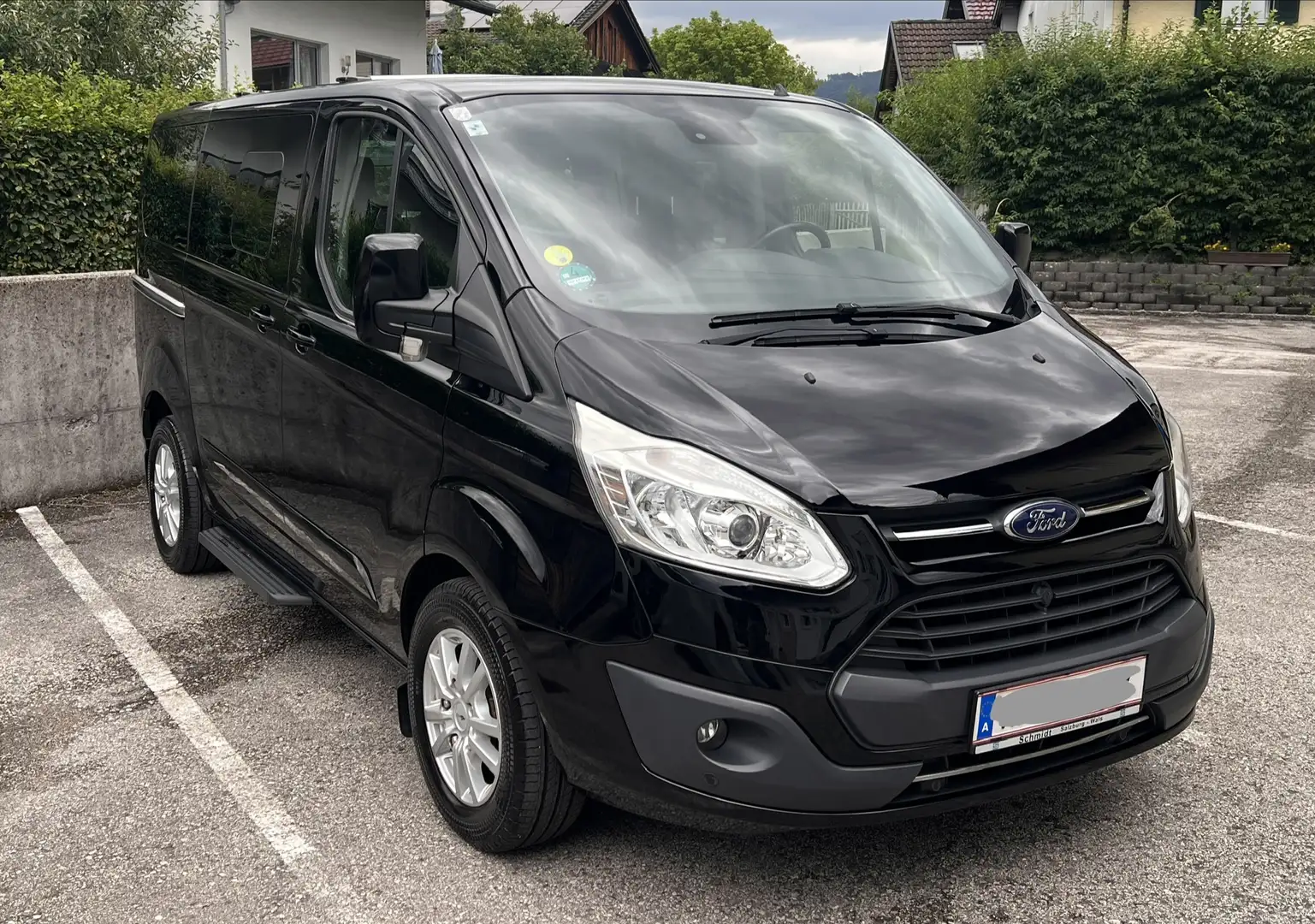 Ford Tourneo Custom L1H1 Titanium 2,0 TDCi Schwarz - 1
