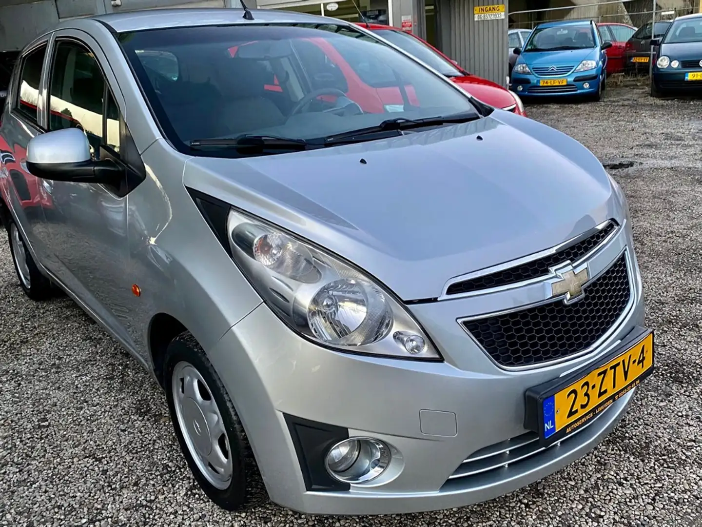 Chevrolet Spark 1.0 16V LS Grijs - 1