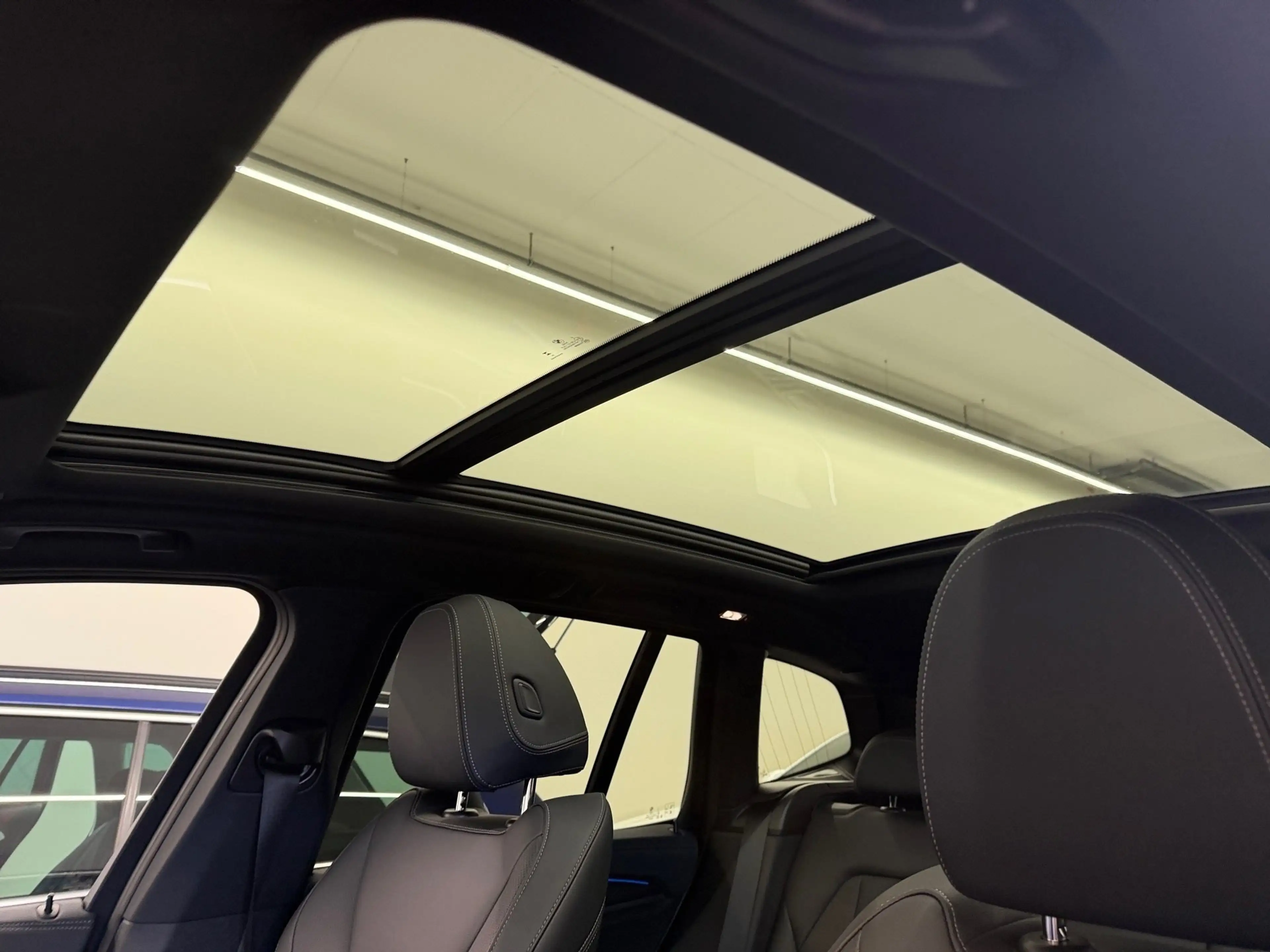 BMW iX3 M Sport — photo 13