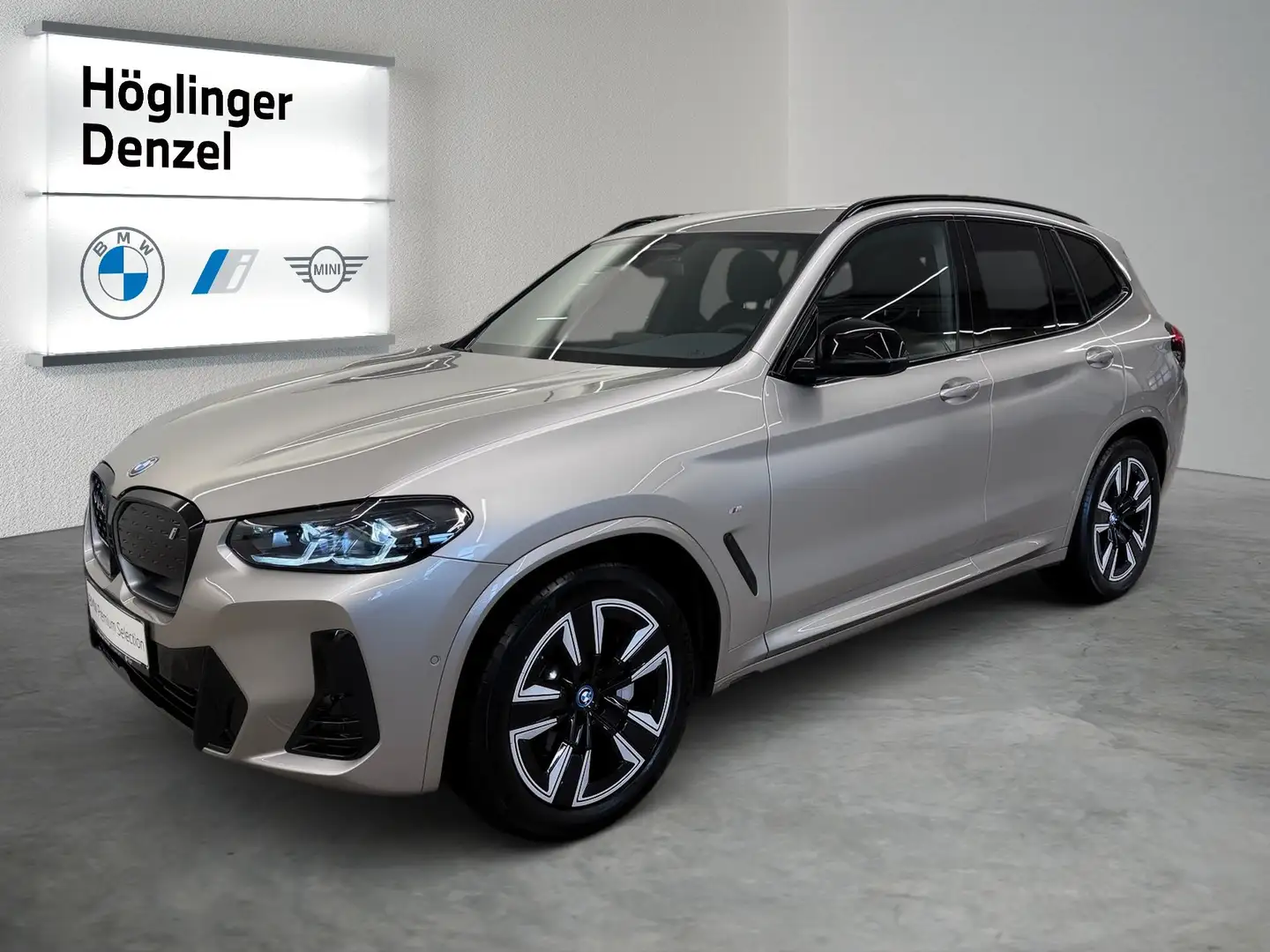 BMW iX3 M Sport Silber - 2