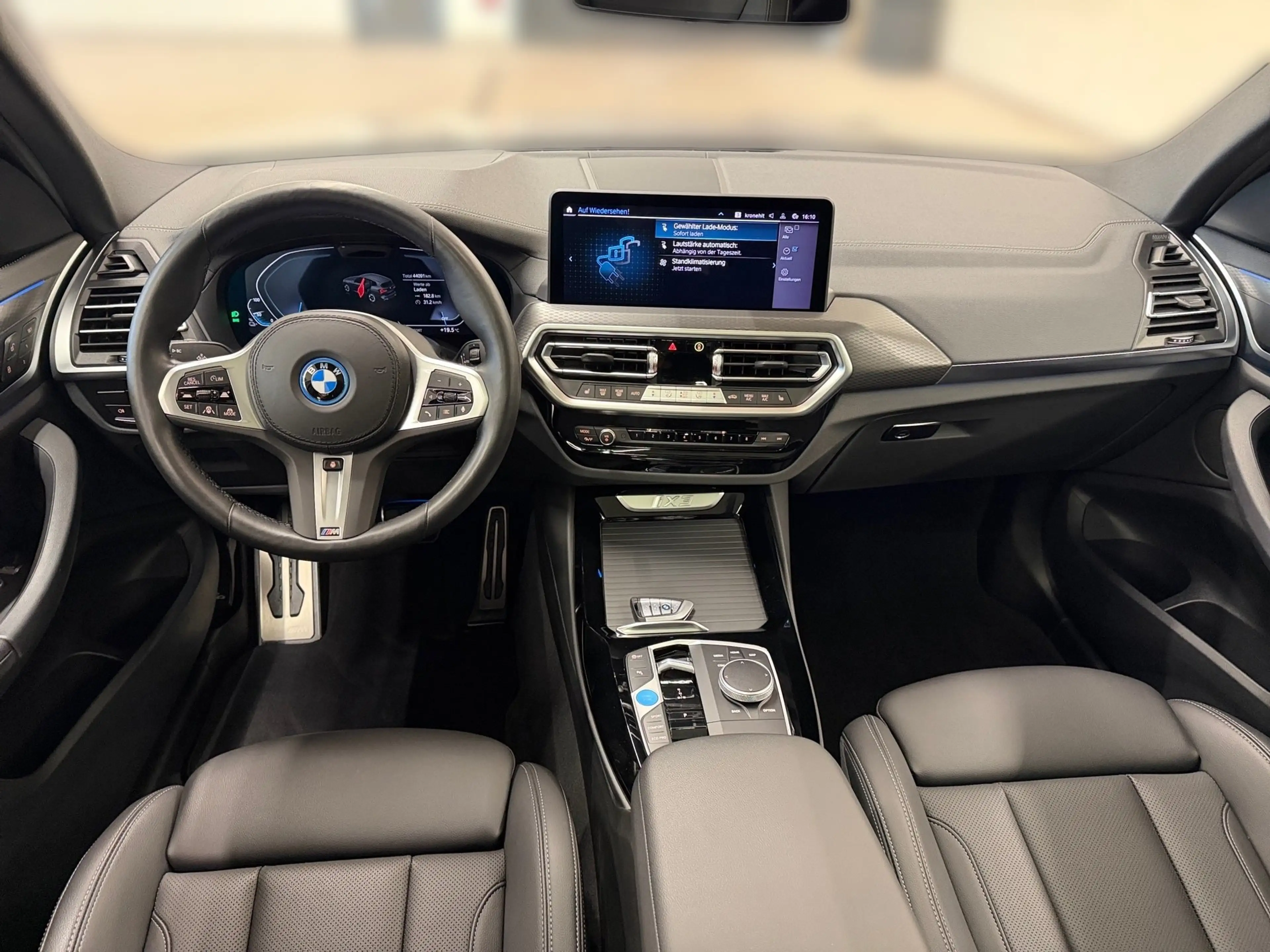 BMW iX3 M Sport — photo 9