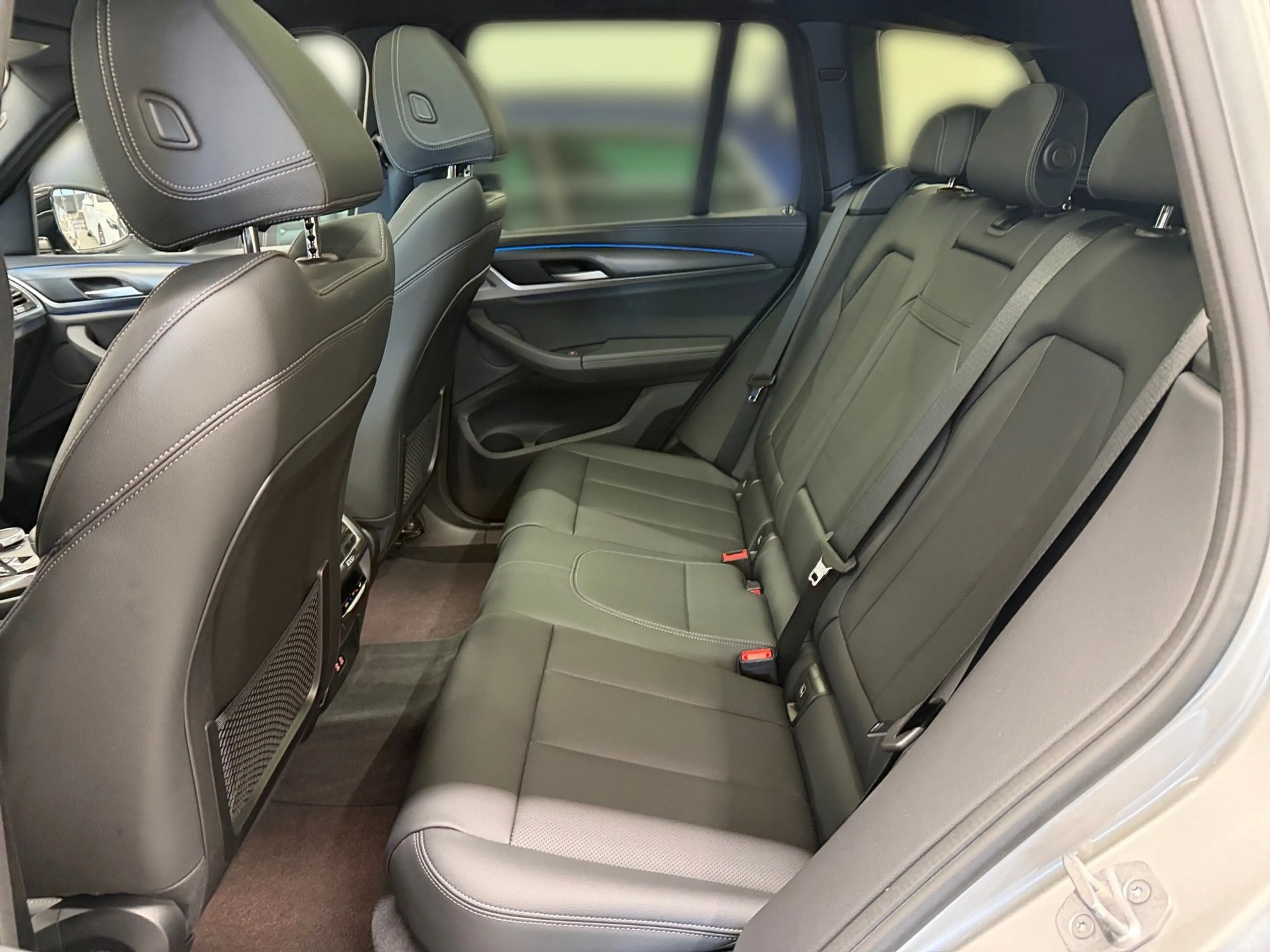 BMW iX3 M Sport — photo 7