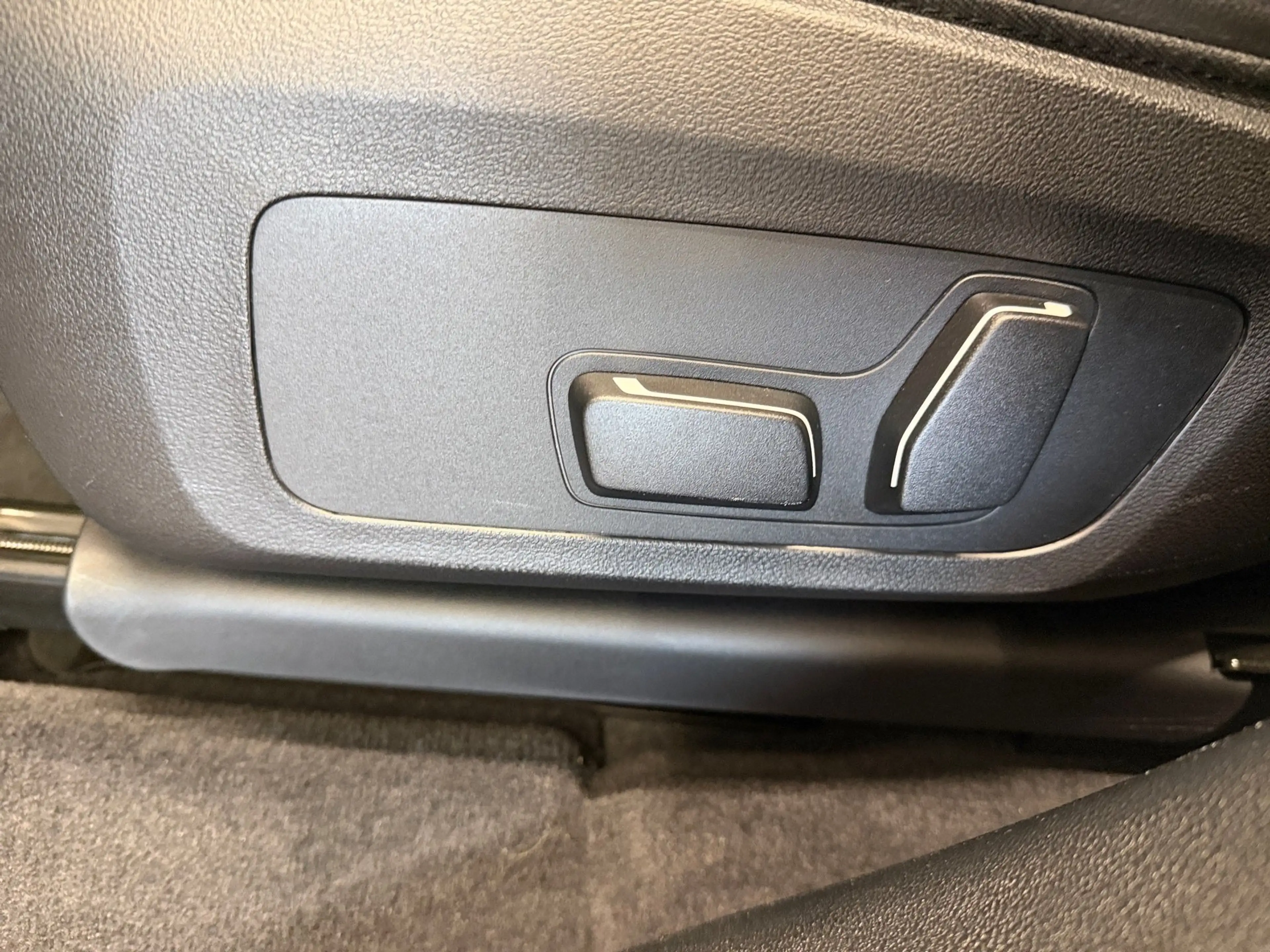 BMW iX3 M Sport — photo 6