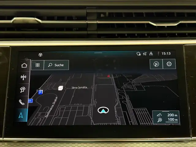 Audi Q8 view 14