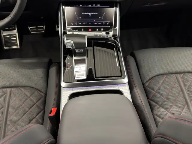 Audi Q8 view 13