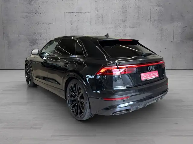 Audi Q8 view 5