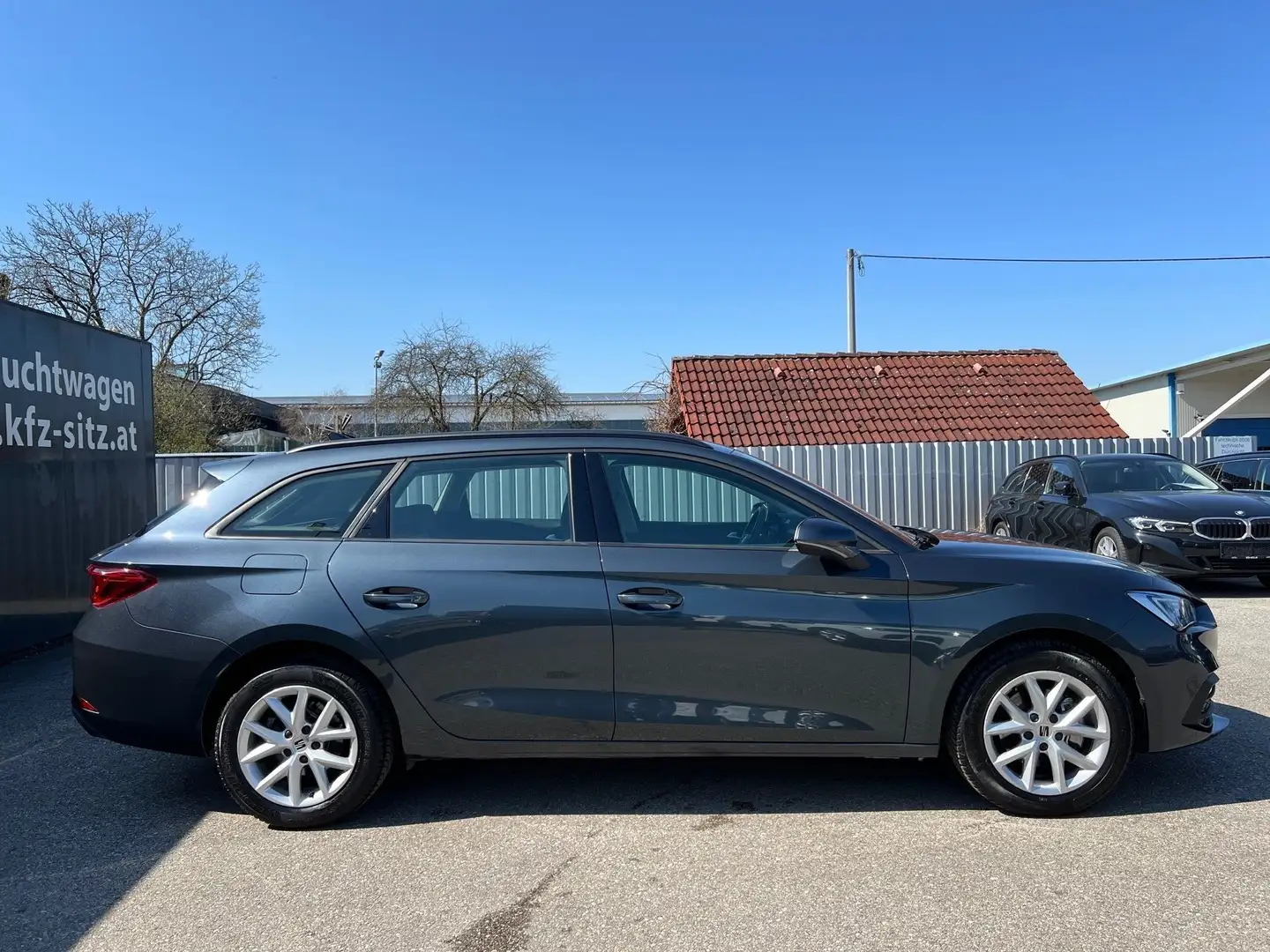 SEAT Leon SP 1,0 eTSI ACT Style DSG | VOLL-LED Šedá - 2