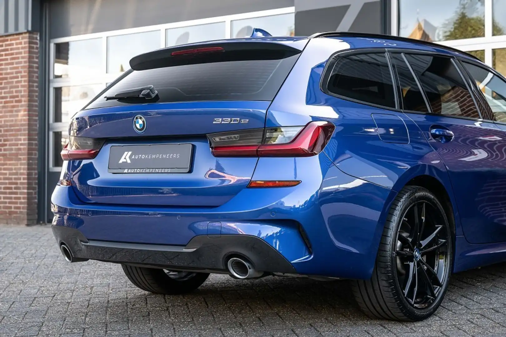 BMW 330 3-serie 330e xDrive | M Sport | Shadow | Hifi | Cr Bleu - 2