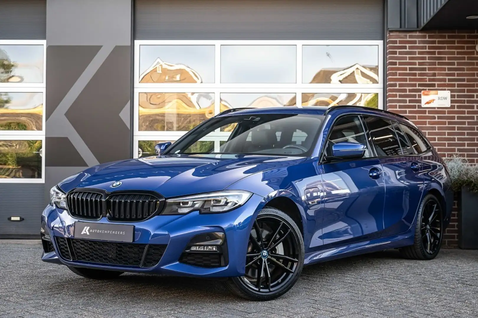 BMW 330 3-serie 330e xDrive | M Sport | Shadow | Hifi | Cr Bleu - 1