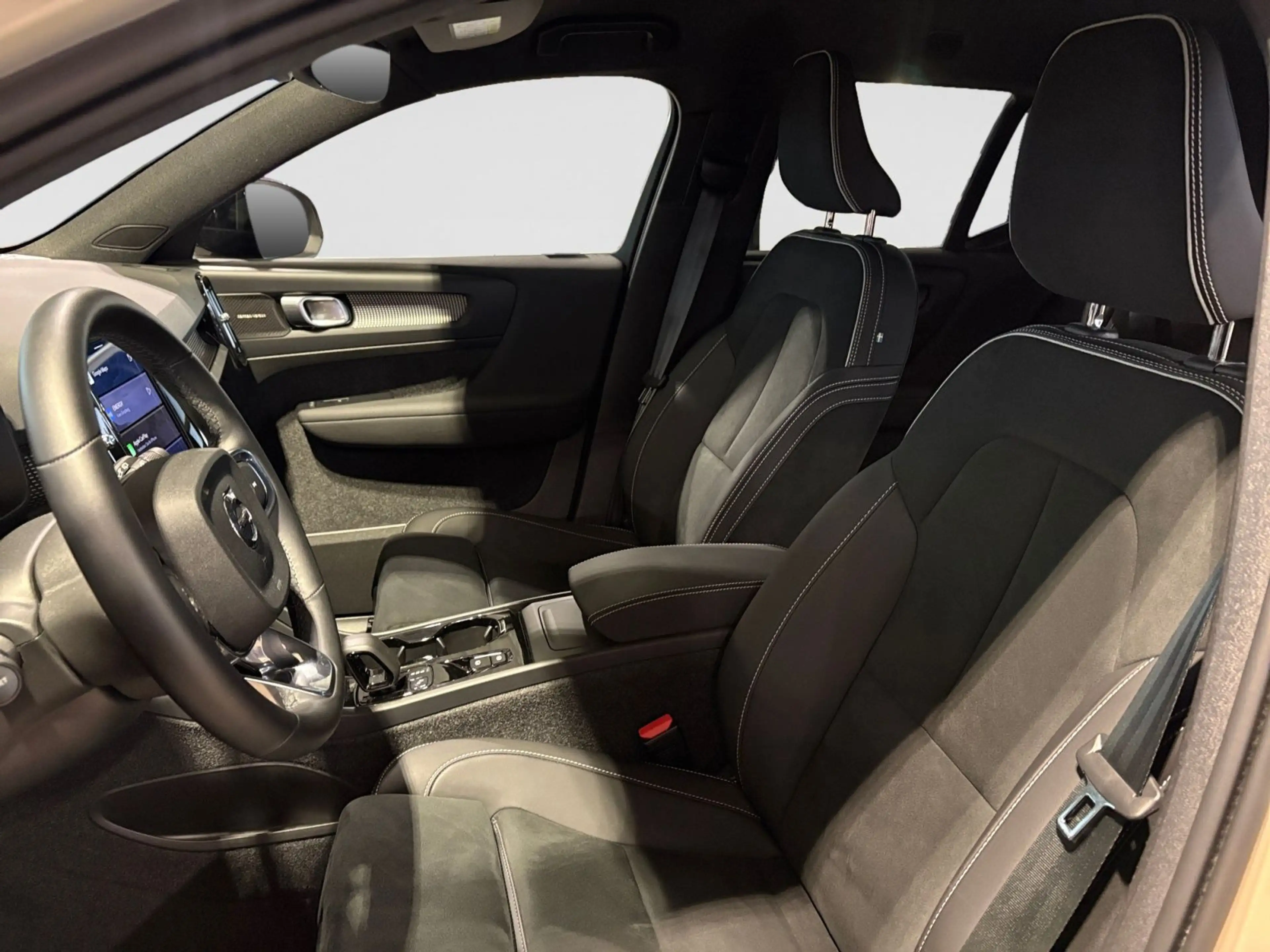 Volvo XC40 XC 40 B4 2WD Plus Dark — photo 11