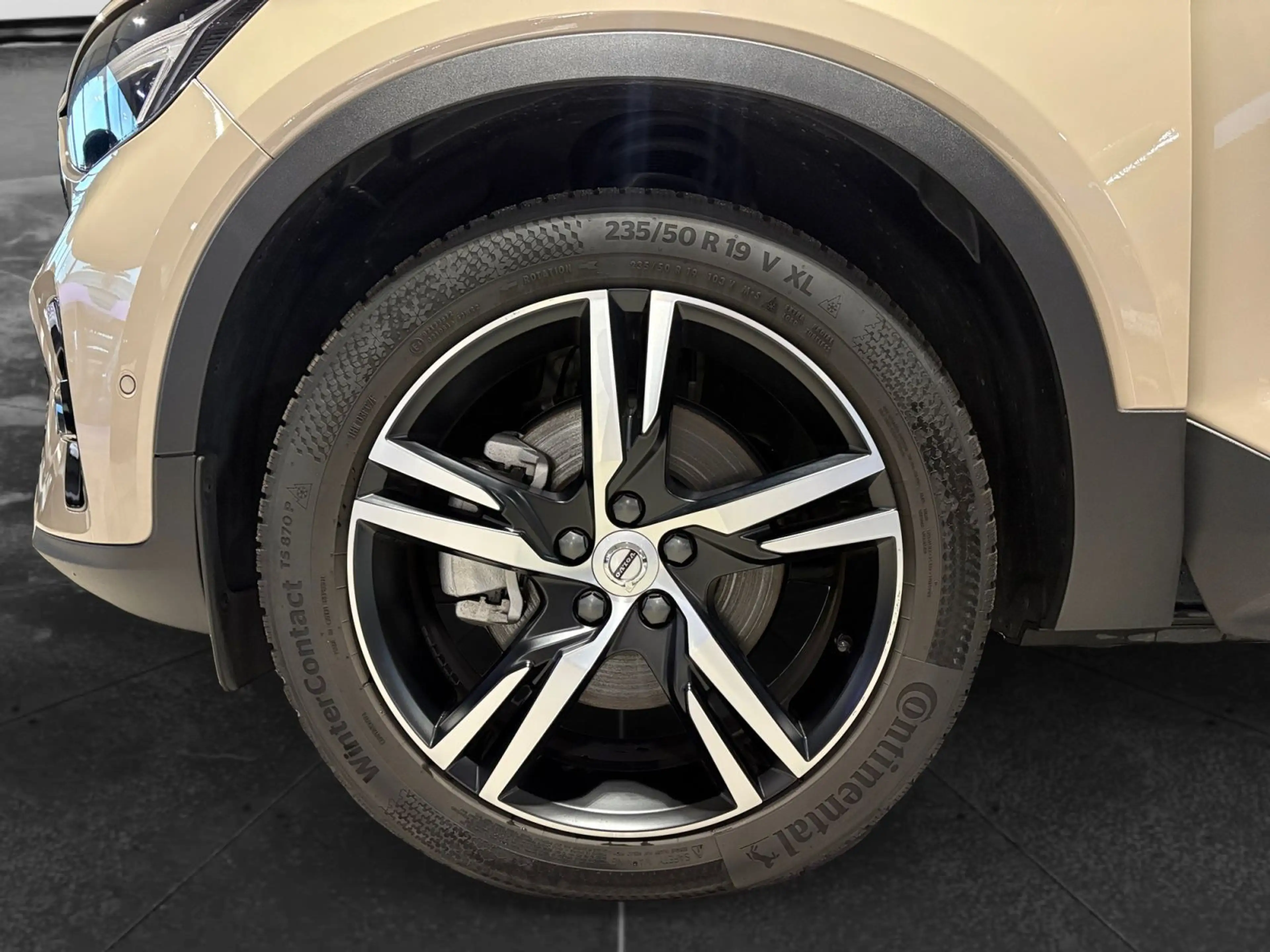 Volvo XC40 XC 40 B4 2WD Plus Dark — photo 9
