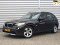 BMW X1 SDrive20i Clima/Navi/ Dealer OH! / 1e Eigenaar! Schwarz - thumbnail 1