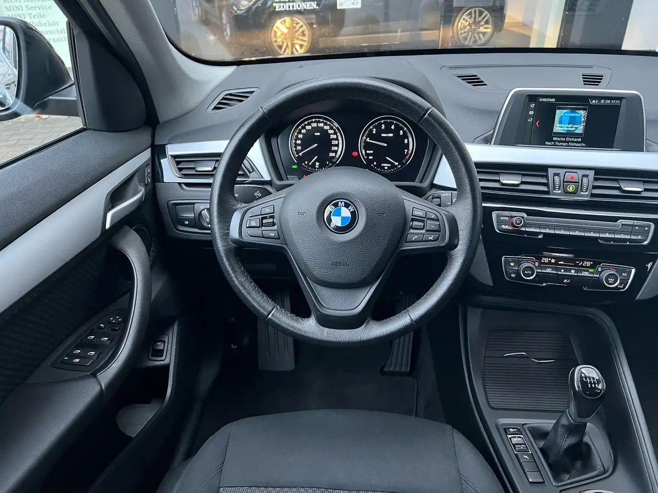 BMW X1 sDrive18i AHK RFK PDC DAB Parkass. Klima 7