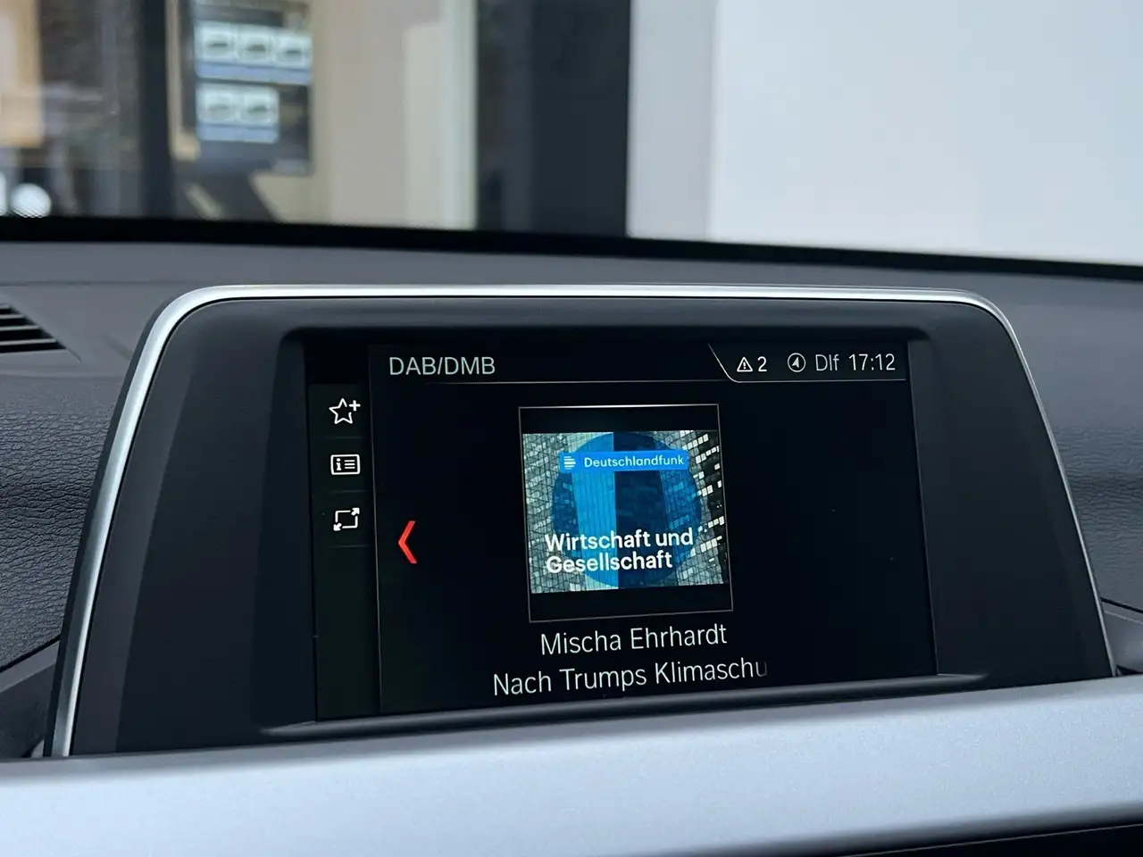 BMW X1 sDrive18i AHK RFK PDC DAB Parkass. Klima 10