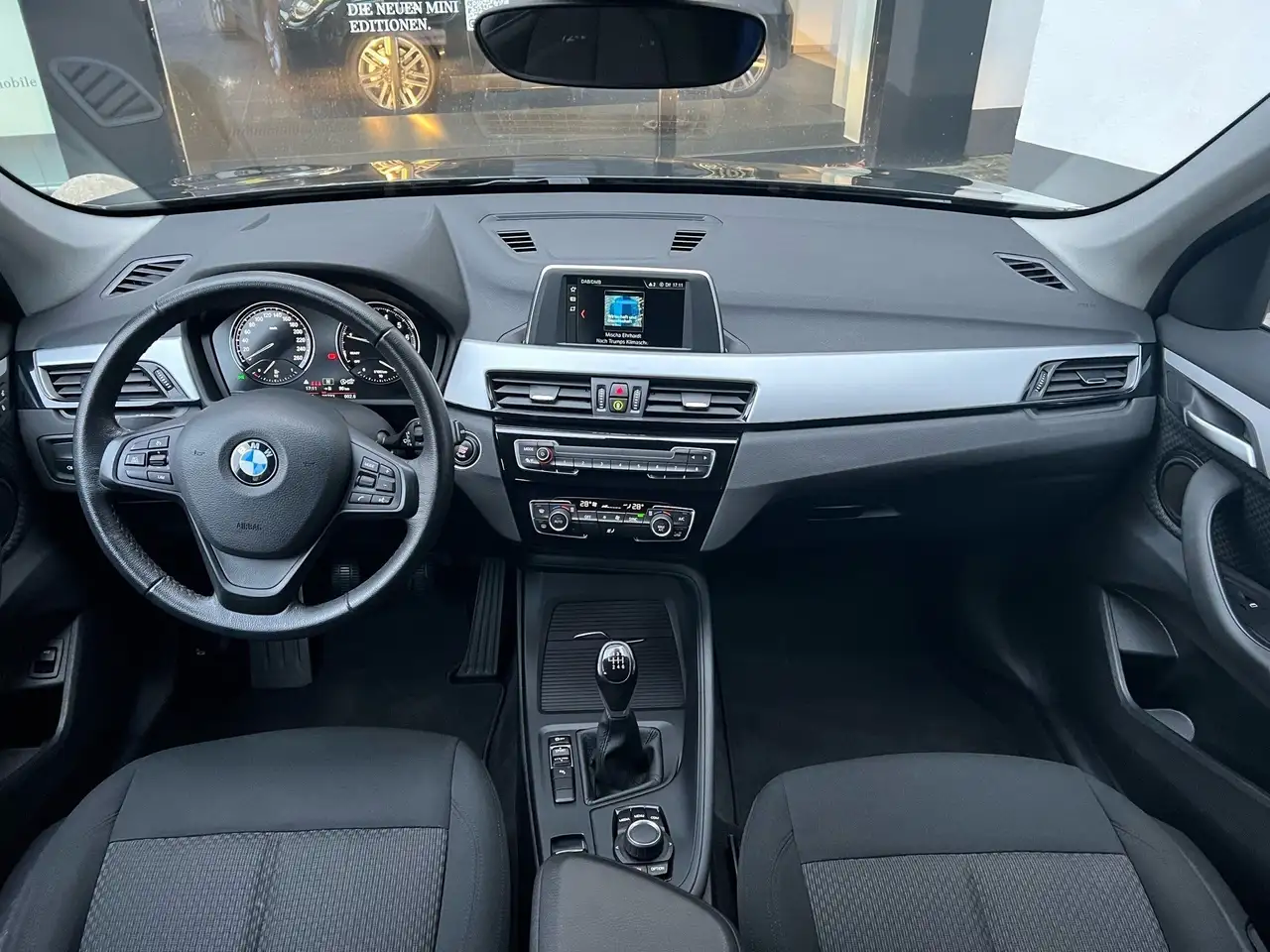 BMW X1 sDrive18i AHK RFK PDC DAB Parkass. Klima 6