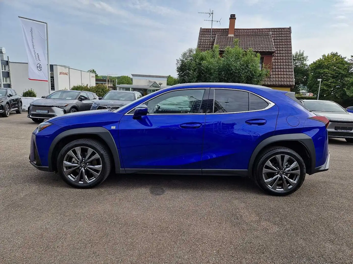 Lexus UX 300h F SPORT Blau - 2