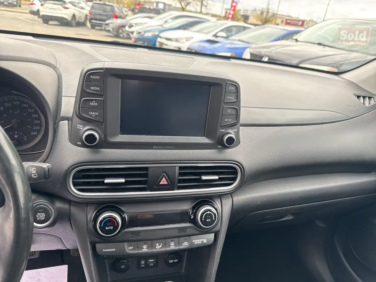 Hyundai KONA снимка Hyundai KONA