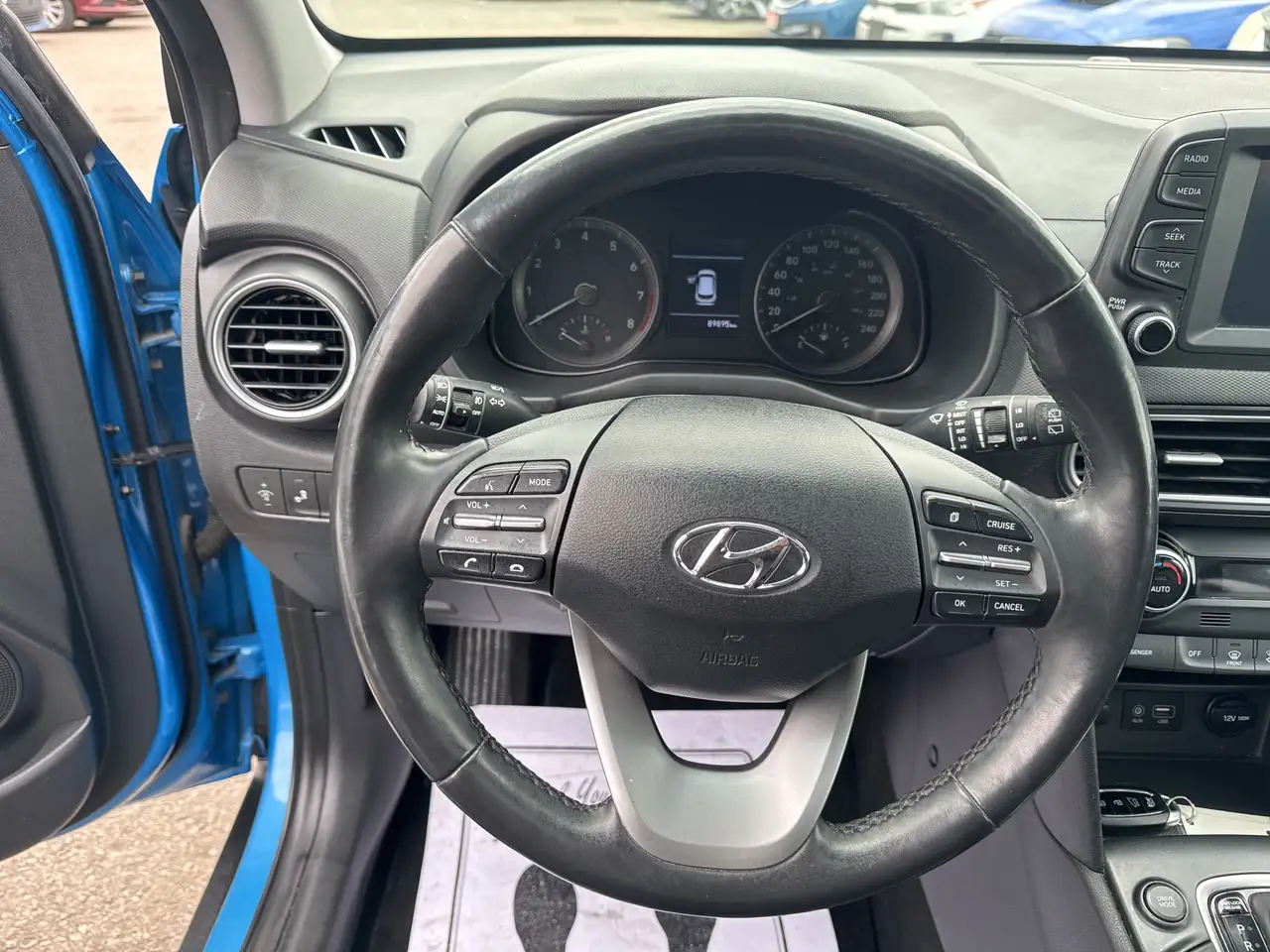 Hyundai KONA снимка Hyundai KONA