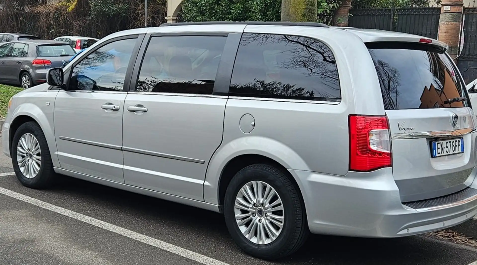 Lancia Voyager Voyager V 2.8L Gold 163cv auto Stříbrná - 2