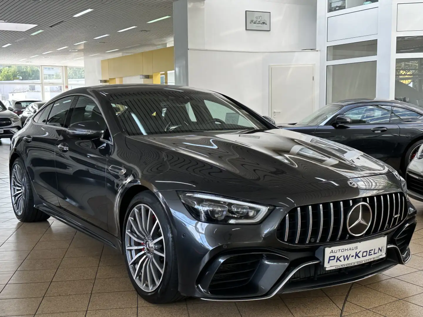 Mercedes-Benz AMG GT 63 4Matic+ *HuD*DiSTR*360°*KEY GO*ESSD* Grau - 2