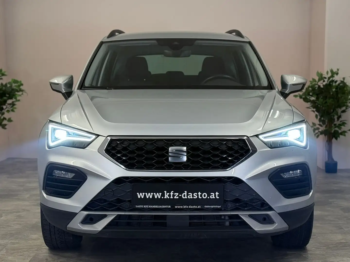 SEAT Ateca 4WD __ ACC __ AHK __ STYLE __ Silber - 2