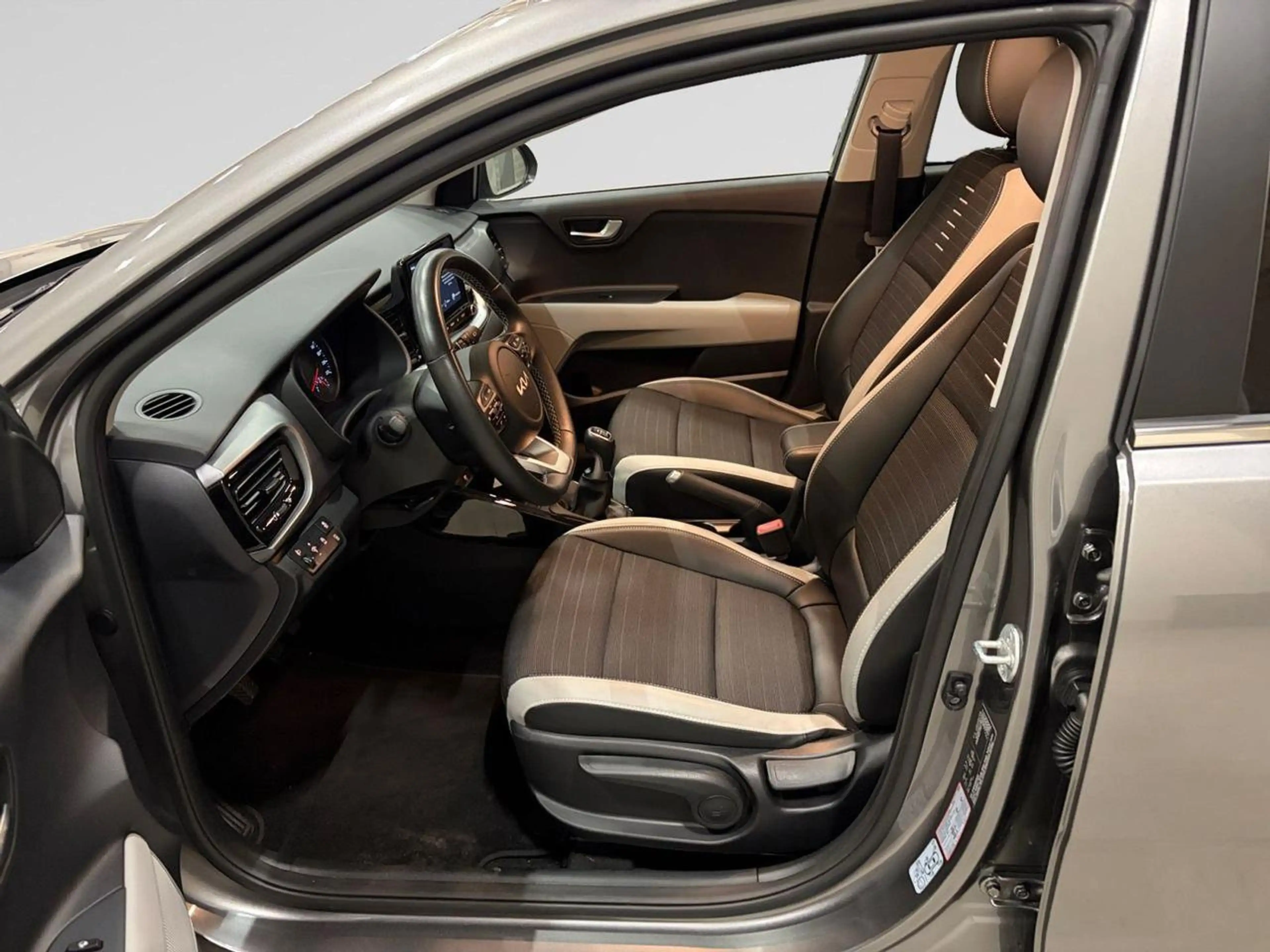 Kia Stonic INSPIRE 1.0T 100CV *DEMO*FAIBLE KMS* — photo 5