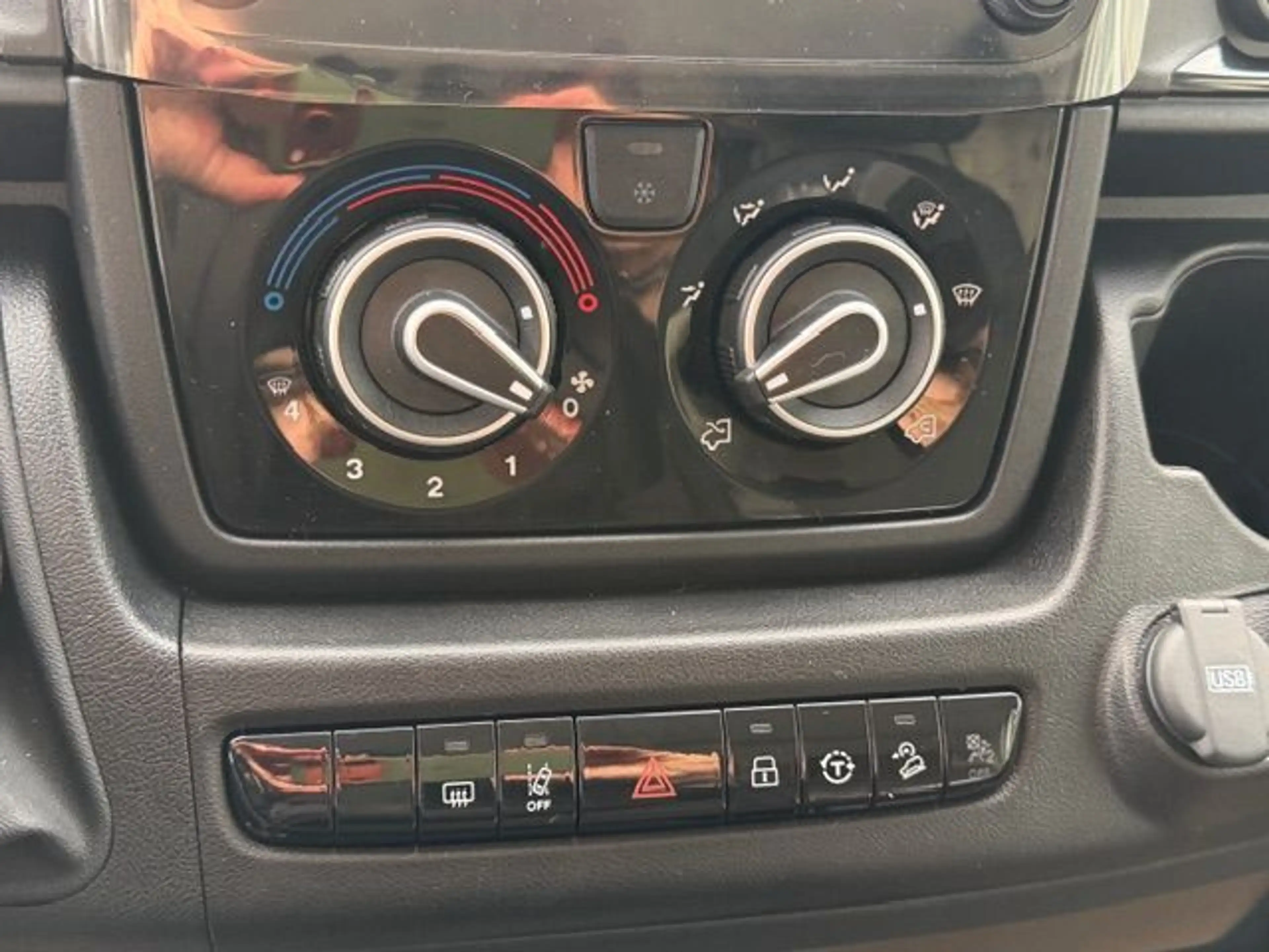 Peugeot Boxer 2.2 BlueHDi 140 L3H2 (250/250L) — photo 9