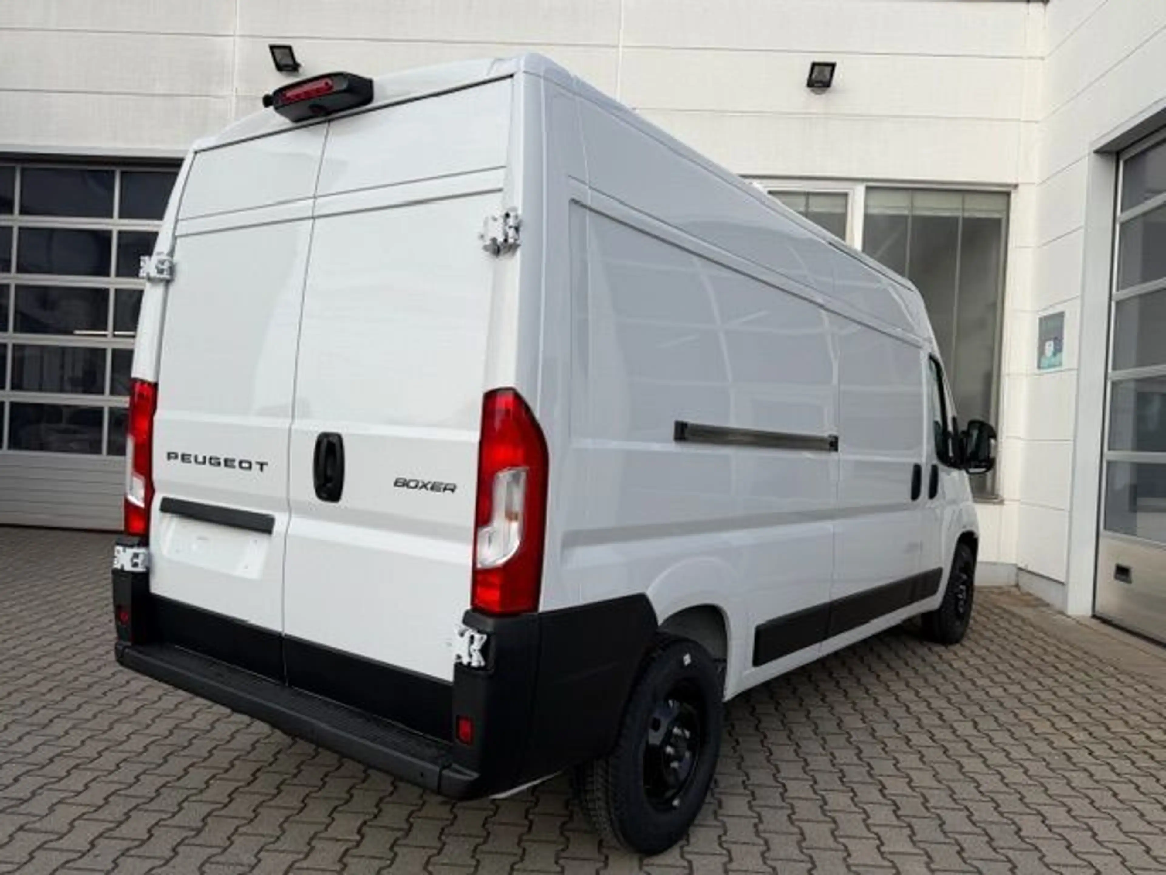 Peugeot Boxer 2.2 BlueHDi 140 L3H2 (250/250L) — photo 3