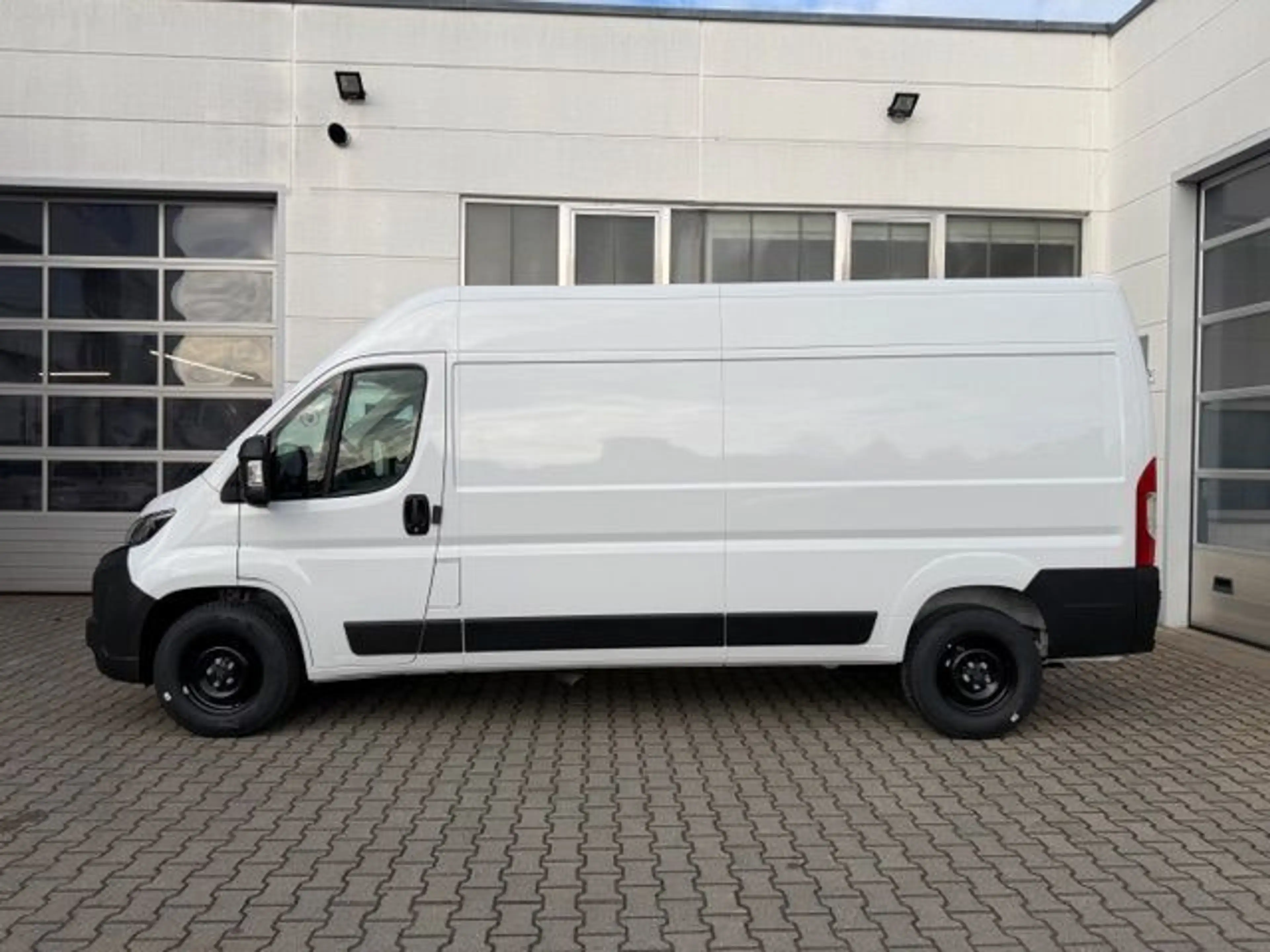 Peugeot Boxer 2.2 BlueHDi 140 L3H2 (250/250L) — photo 2
