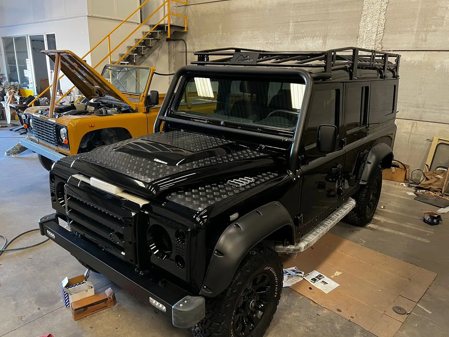 Land Rover Defender 110 SW E - 1
