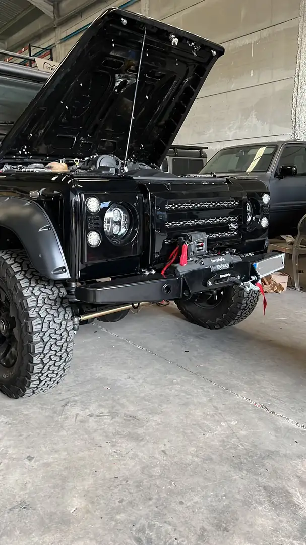 Land Rover Defender 110 SW E - 2